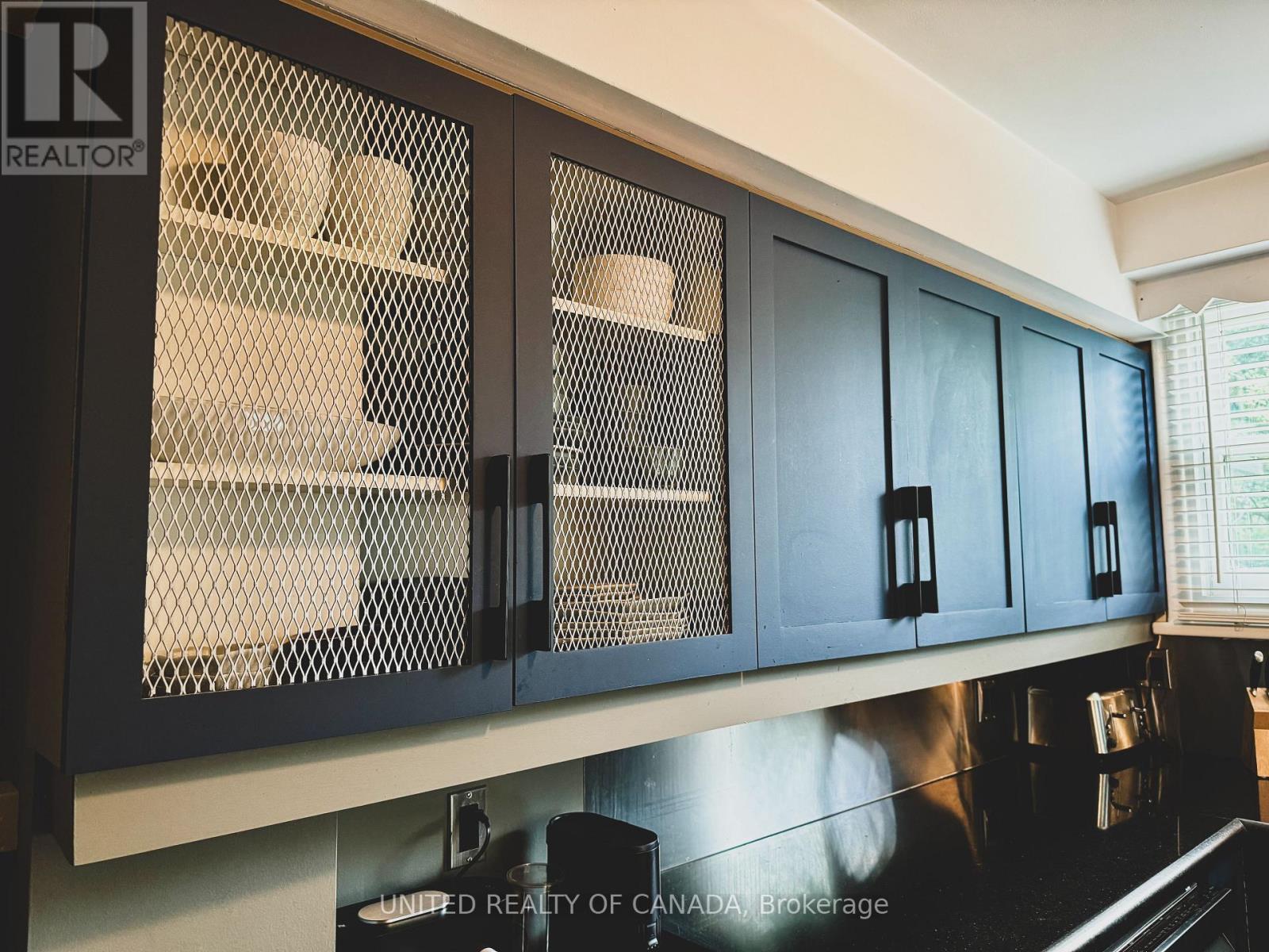 Photo 8 of 178 Three Valleys Drive, Toronto ON