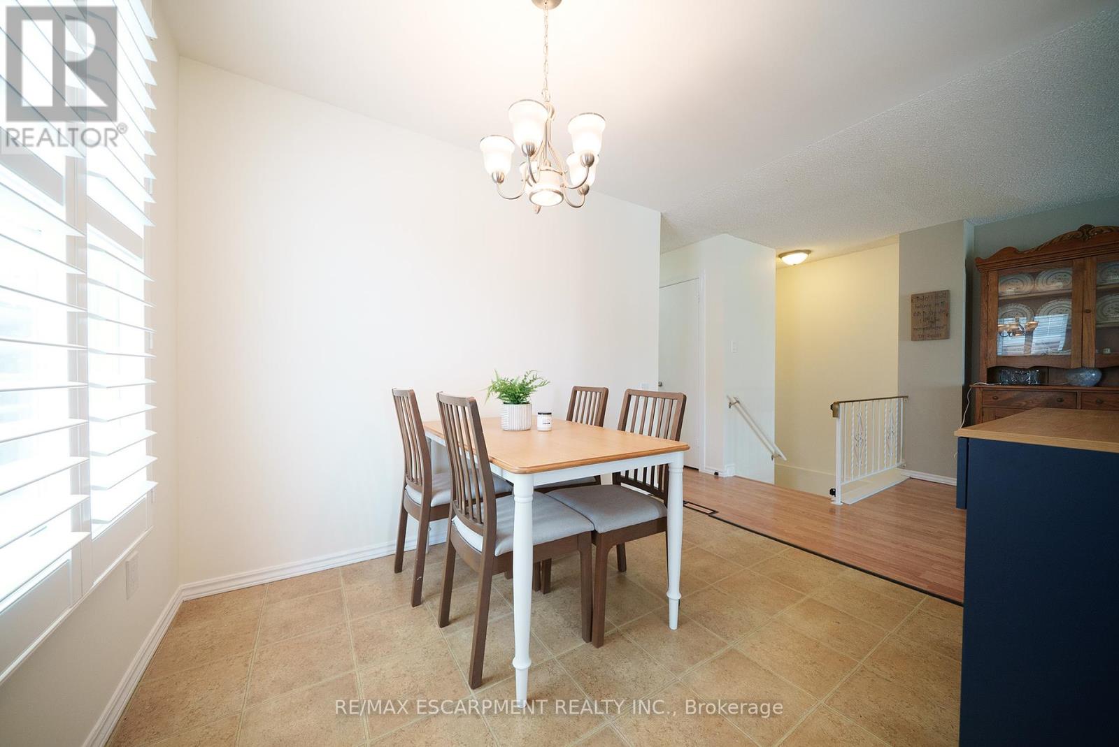 Photo 25 of 70 Four Seasons Drive, Brantford ON