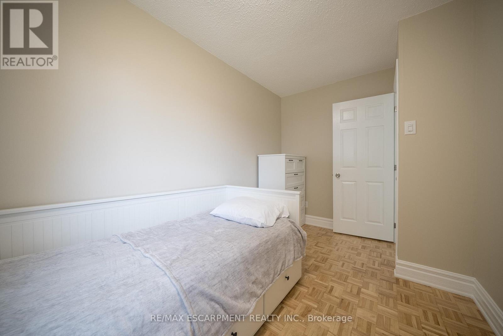 Photo 20 of 70 Four Seasons Drive, Brantford ON