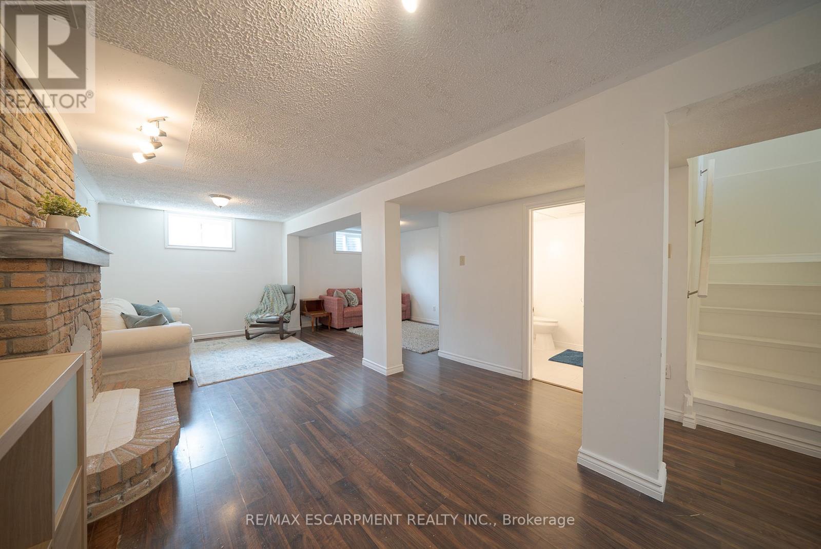Photo 12 of 70 Four Seasons Drive, Brantford ON
