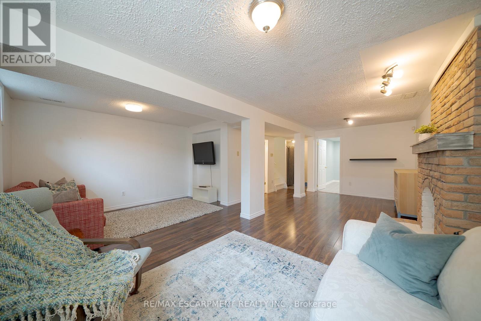 Photo 22 of 70 Four Seasons Drive, Brantford ON