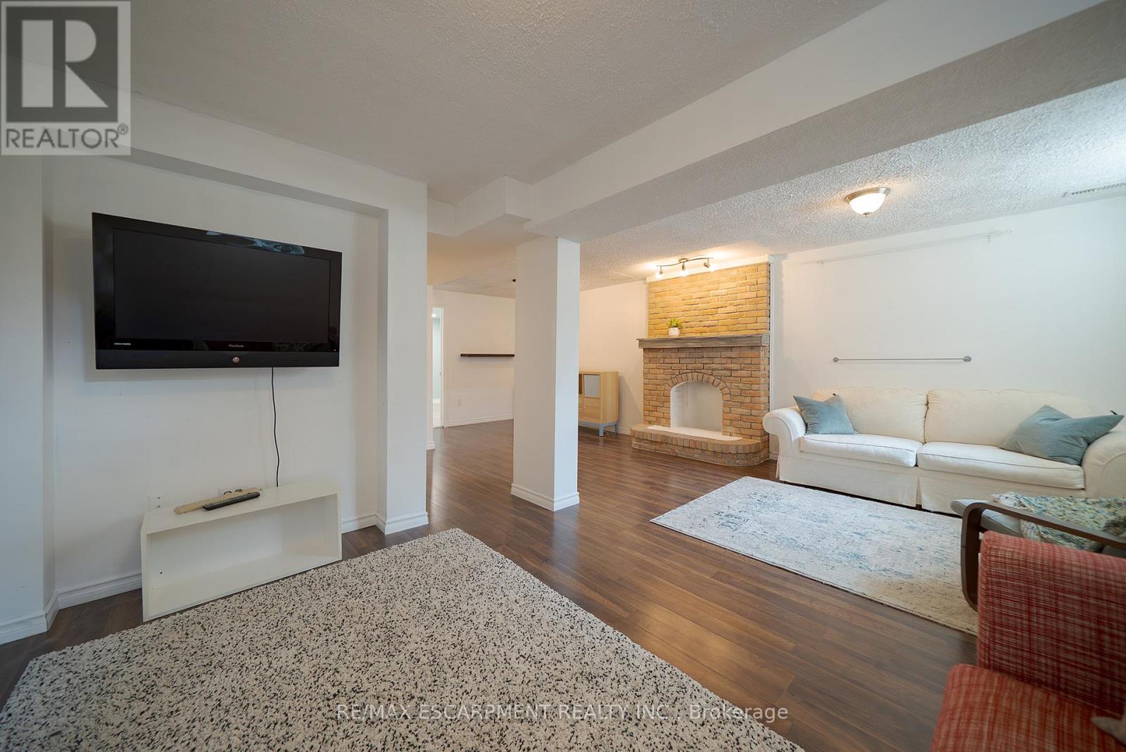 Photo 10 of 70 Four Seasons Drive, Brantford ON