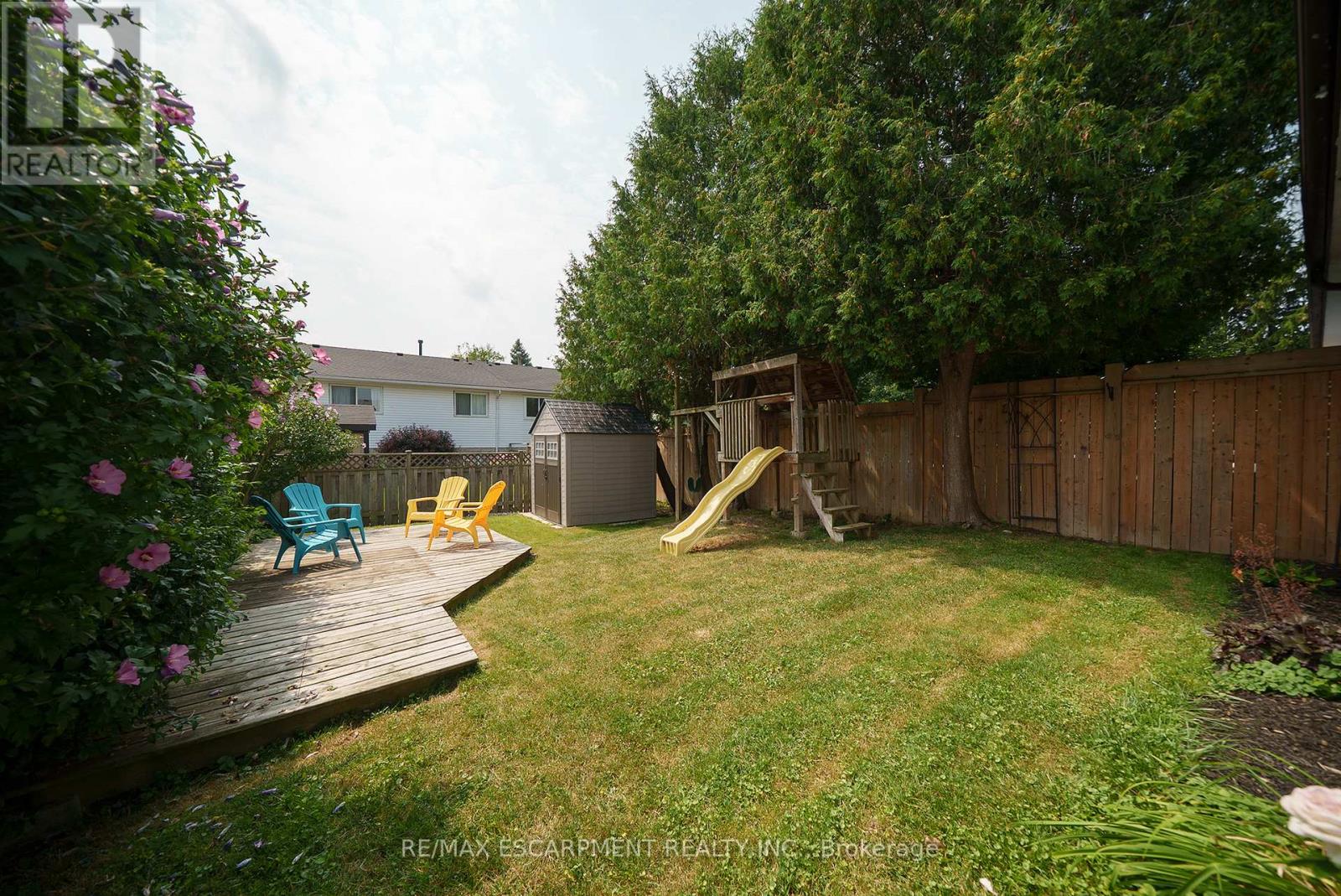 Photo 9 of 70 Four Seasons Drive, Brantford ON