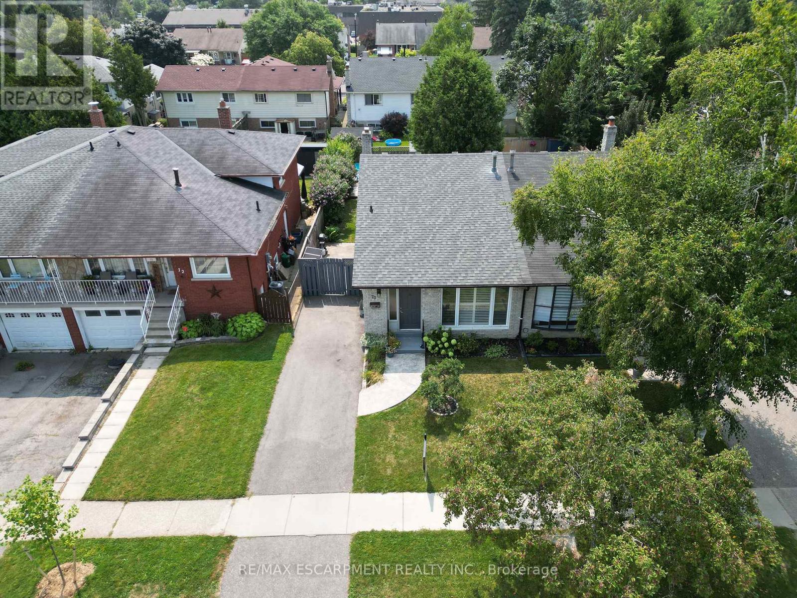 Photo 4 of 70 Four Seasons Drive, Brantford ON