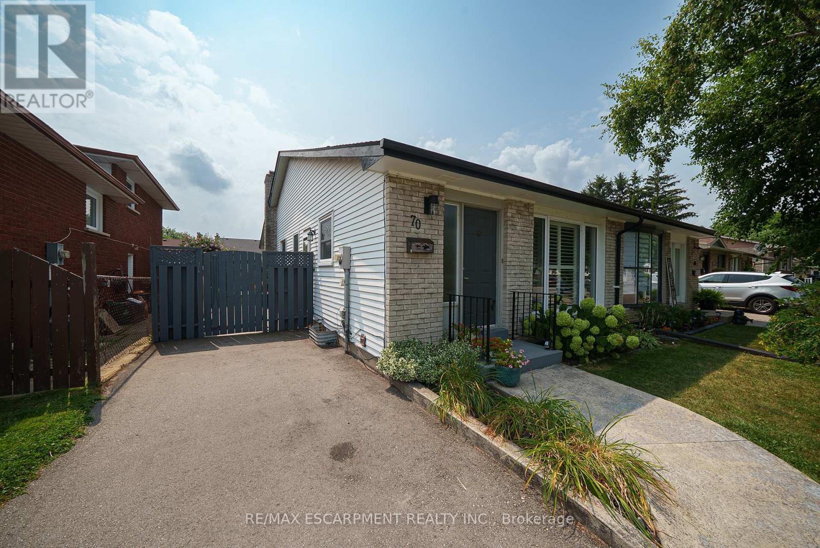 Photo 14 of 70 Four Seasons Drive, Brantford ON