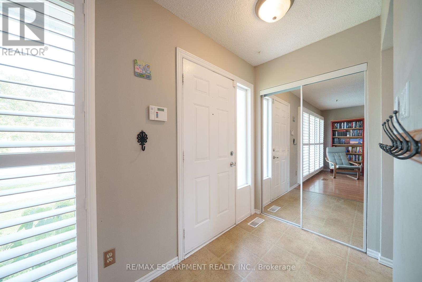 Photo 7 of 70 Four Seasons Drive, Brantford ON
