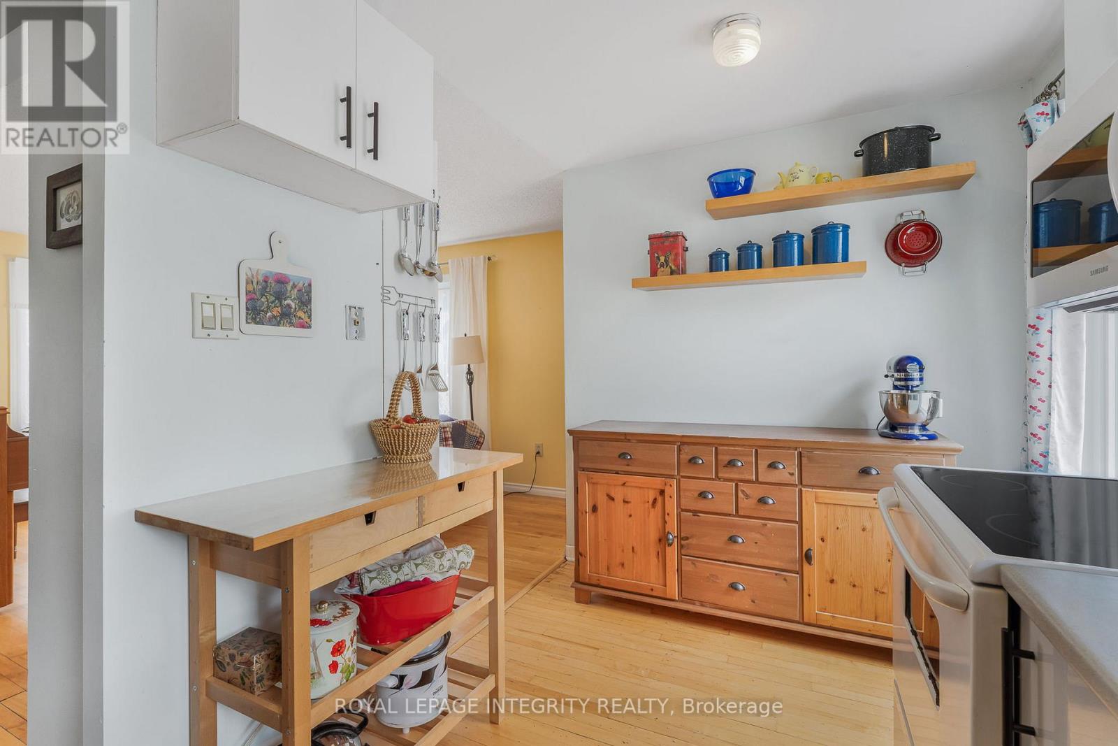 Photo 10 of 841 Merivale Road, Ottawa ON