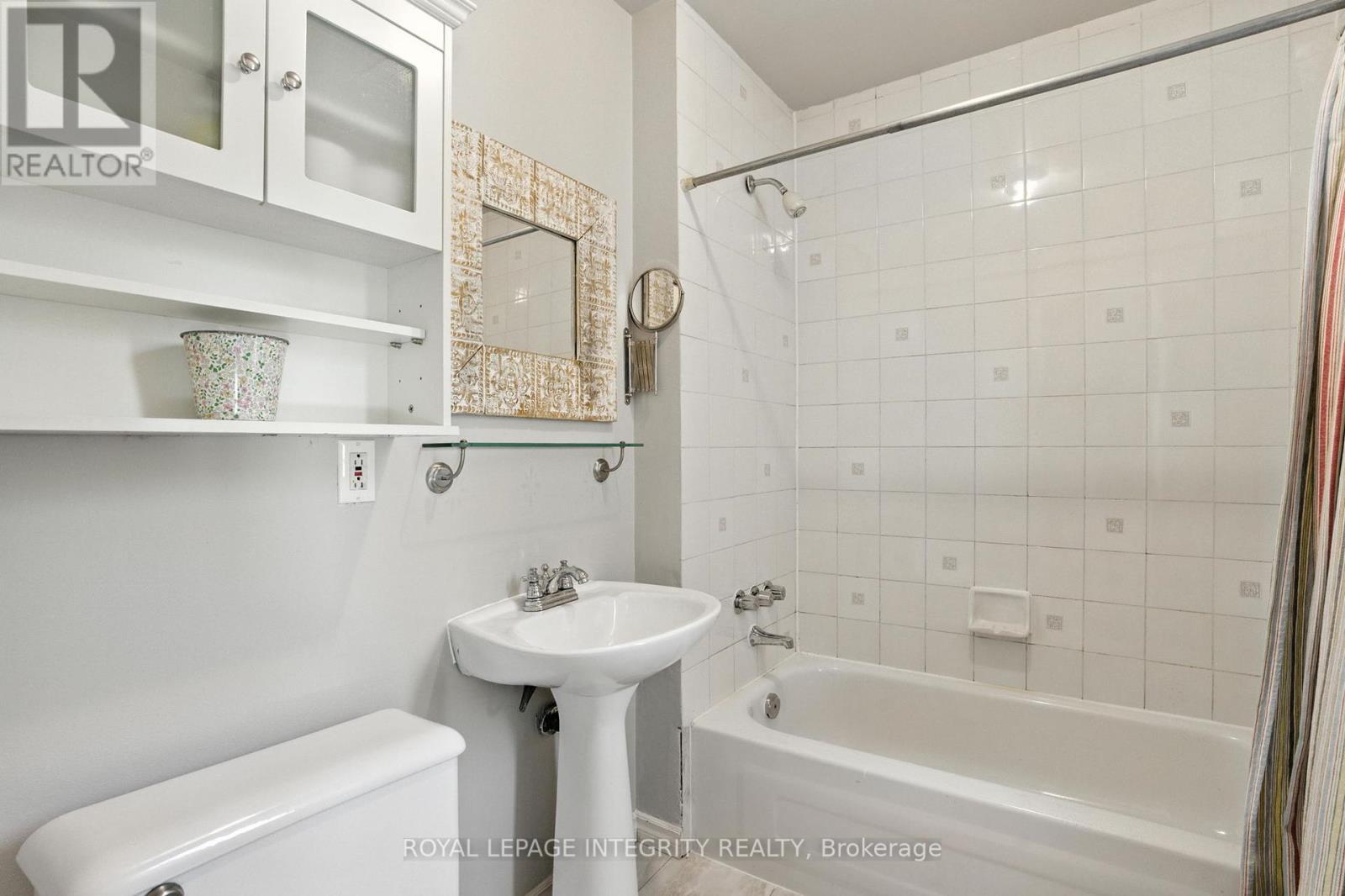 Photo 14 of 841 Merivale Road, Ottawa ON