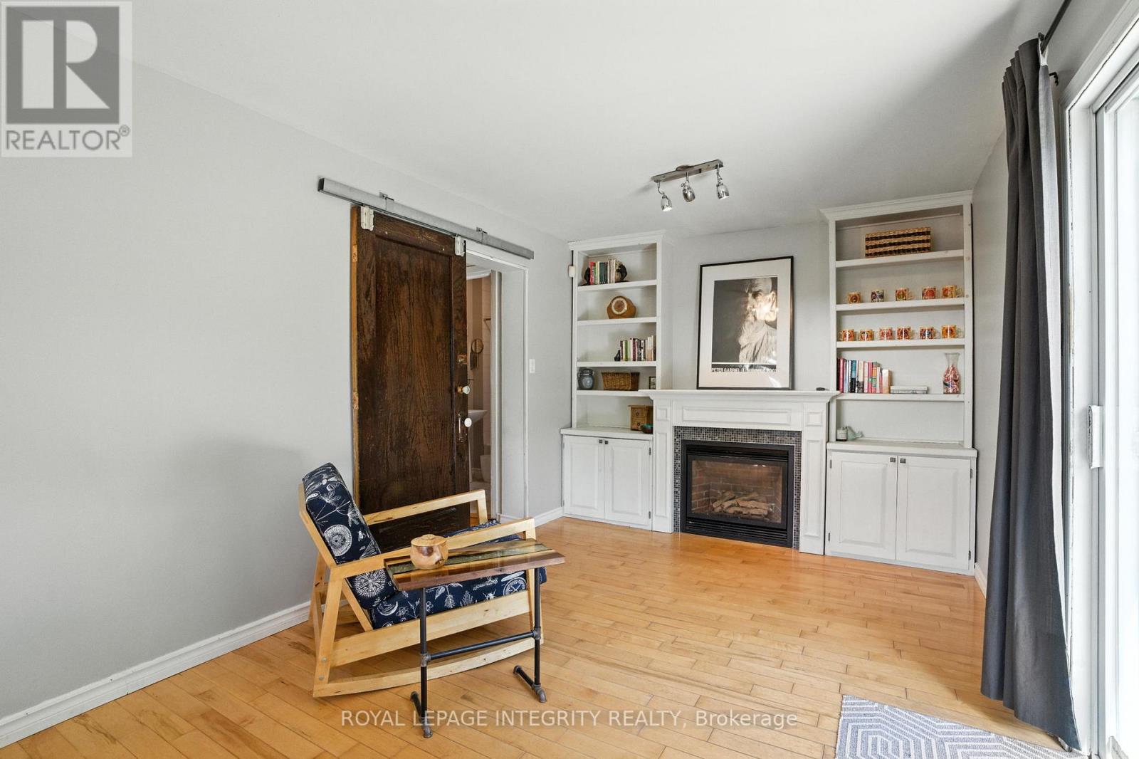 Photo 17 of 841 Merivale Road, Ottawa ON