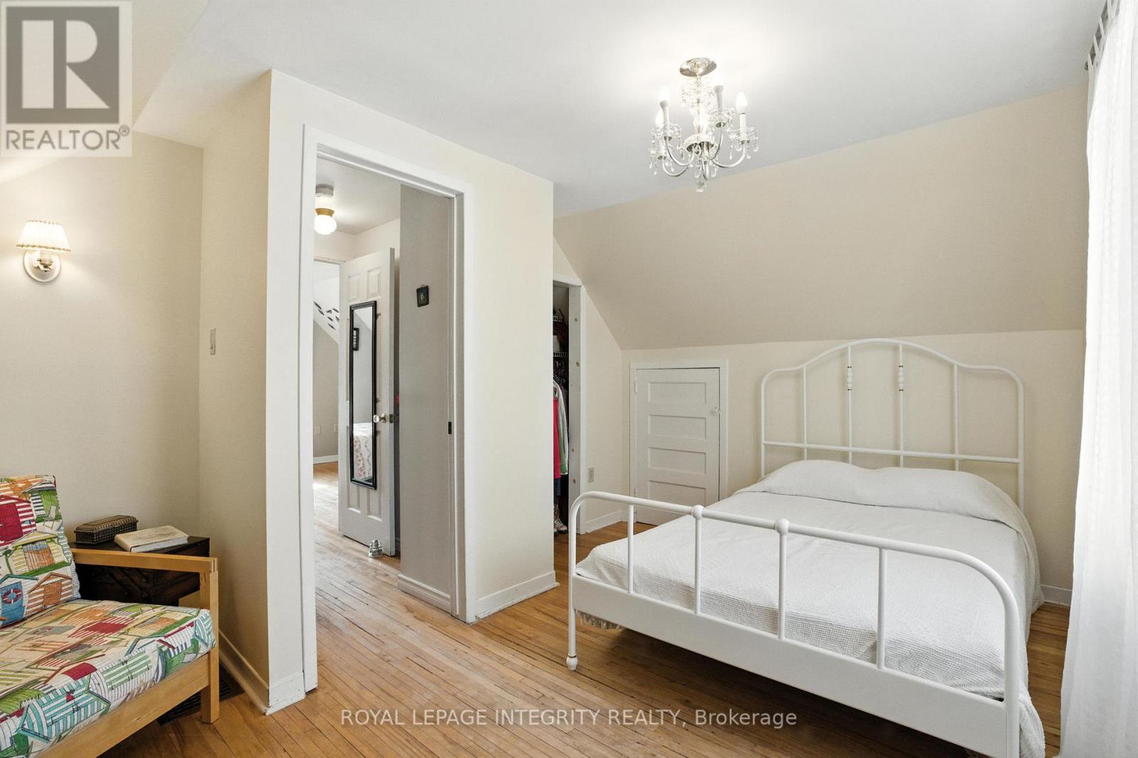 Photo 18 of 841 Merivale Road, Ottawa ON