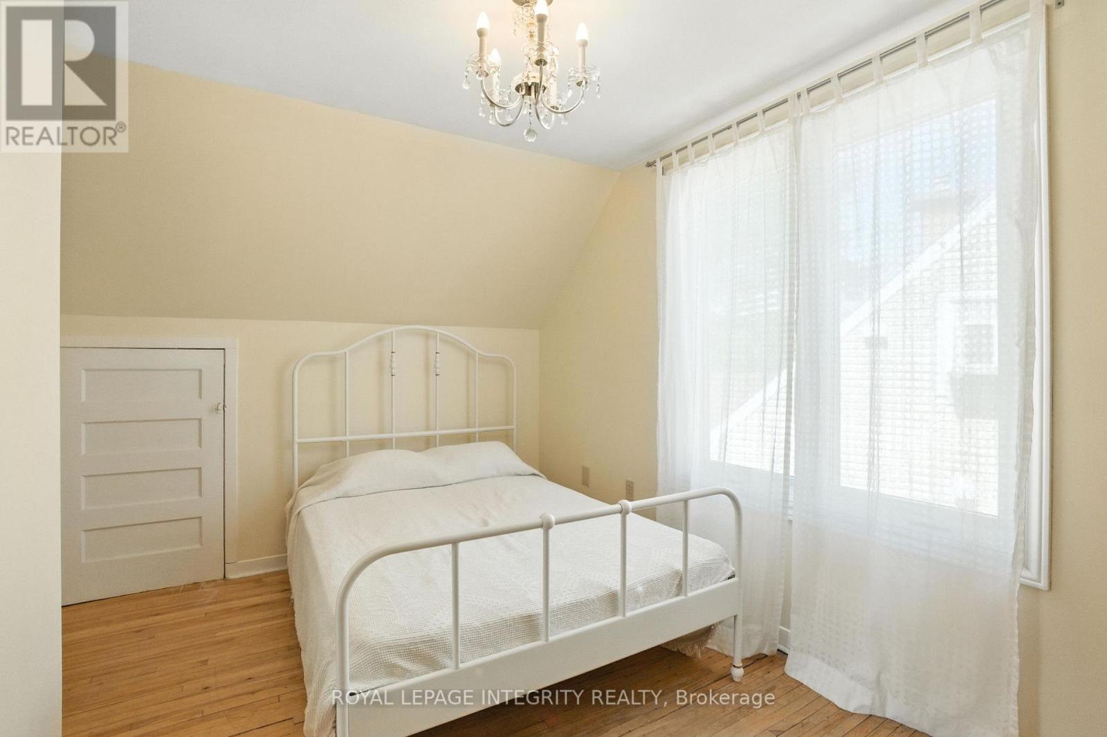 Photo 19 of 841 Merivale Road, Ottawa ON