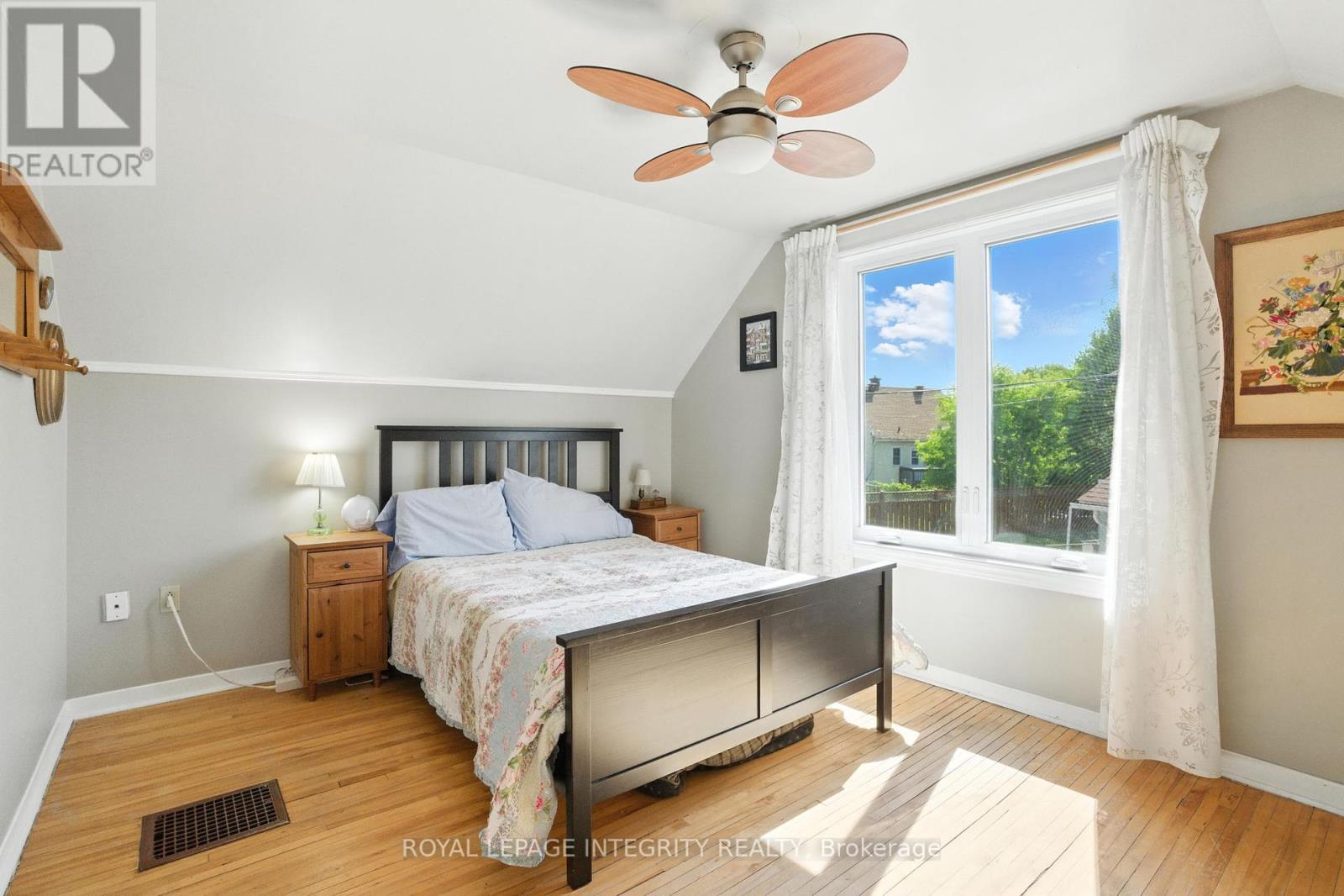 Photo 20 of 841 Merivale Road, Ottawa ON