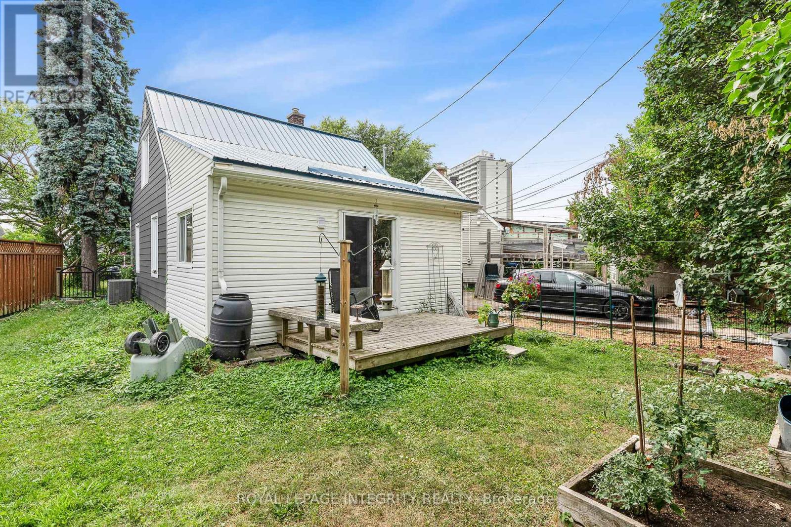 Photo 23 of 841 Merivale Road, Ottawa ON