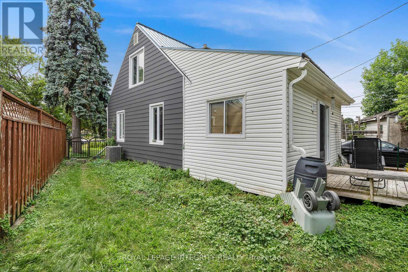 Photo 24 of 841 Merivale Road, Ottawa ON