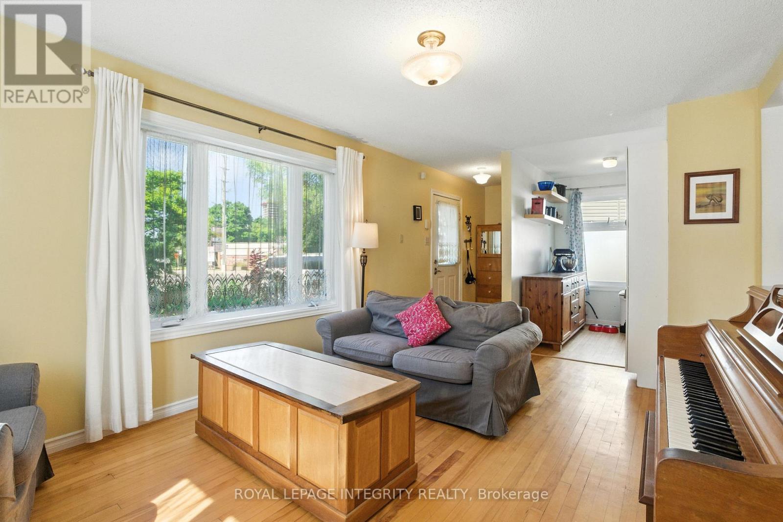 Photo 6 of 841 Merivale Road, Ottawa ON