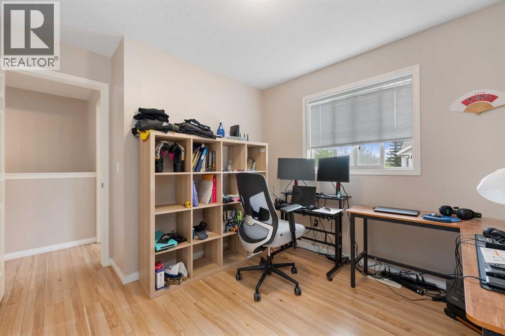 Single Family House for Sale in  Royal Oak Gardens NW Royal Oak Calgary 