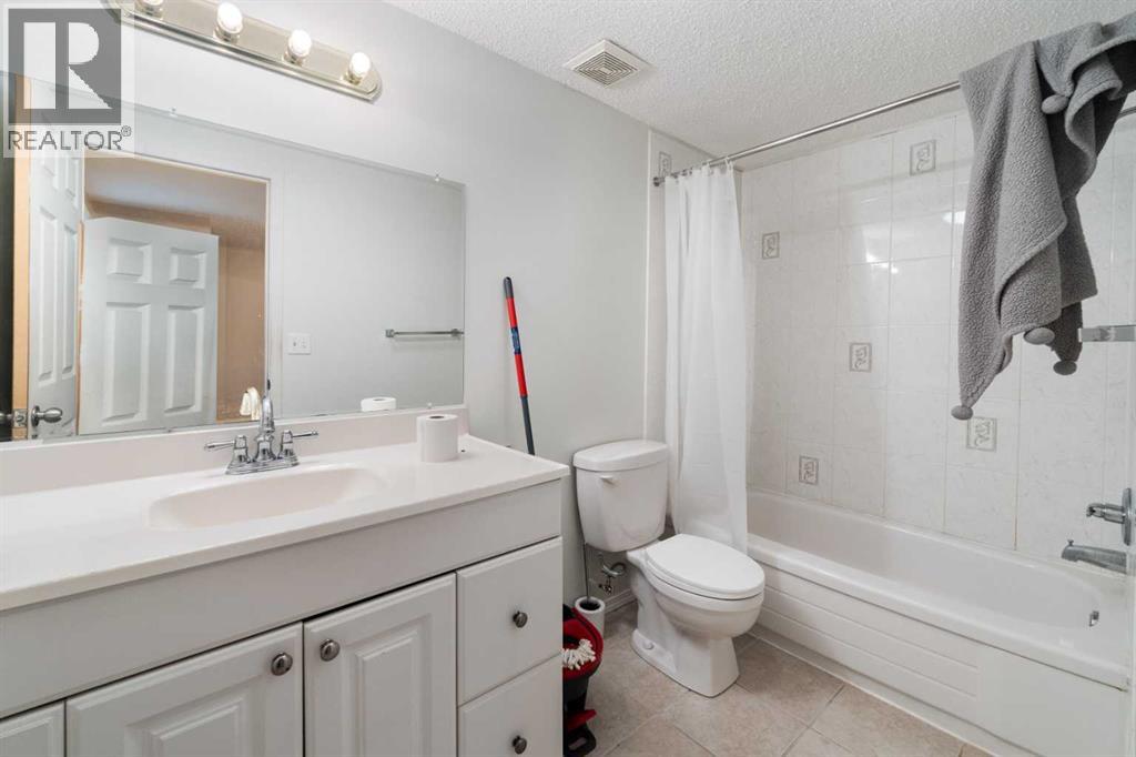 Single Family House for Sale in  Royal Oak Gardens NW Royal Oak Calgary 