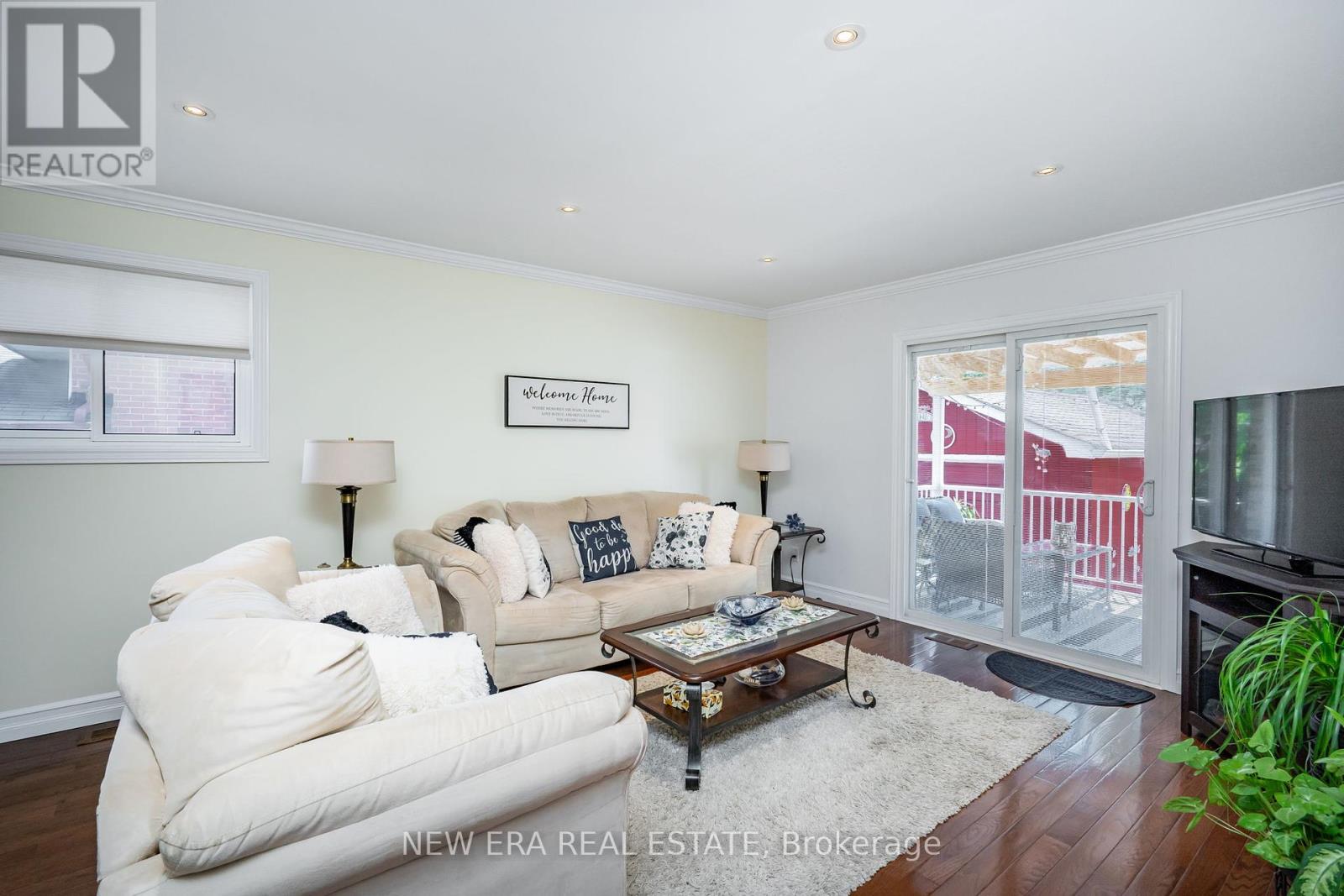 Photo 2 of 258 Nipigon Street, Oshawa ON