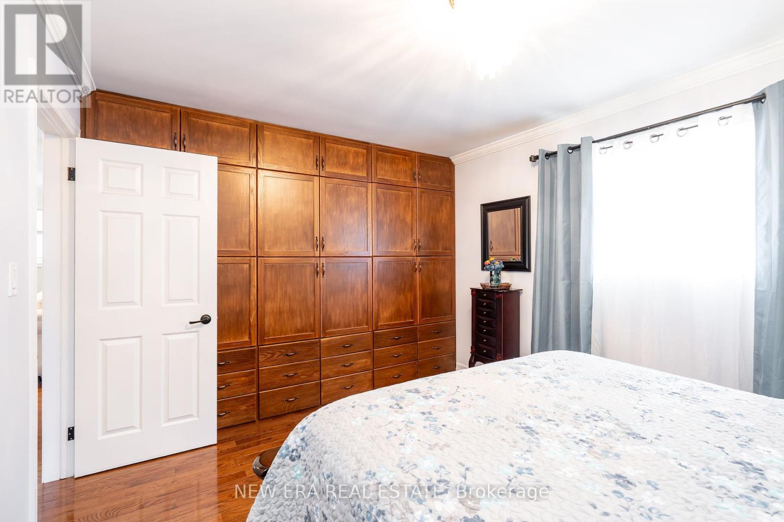 Photo 39 of 258 Nipigon Street, Oshawa ON