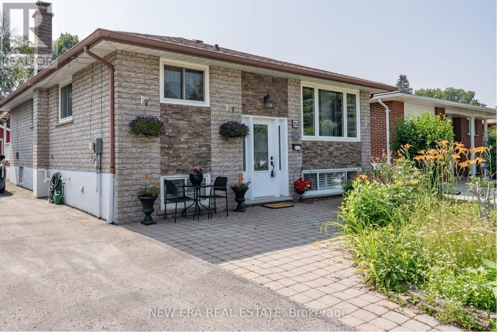 Photo 7 of 258 Nipigon Street, Oshawa ON