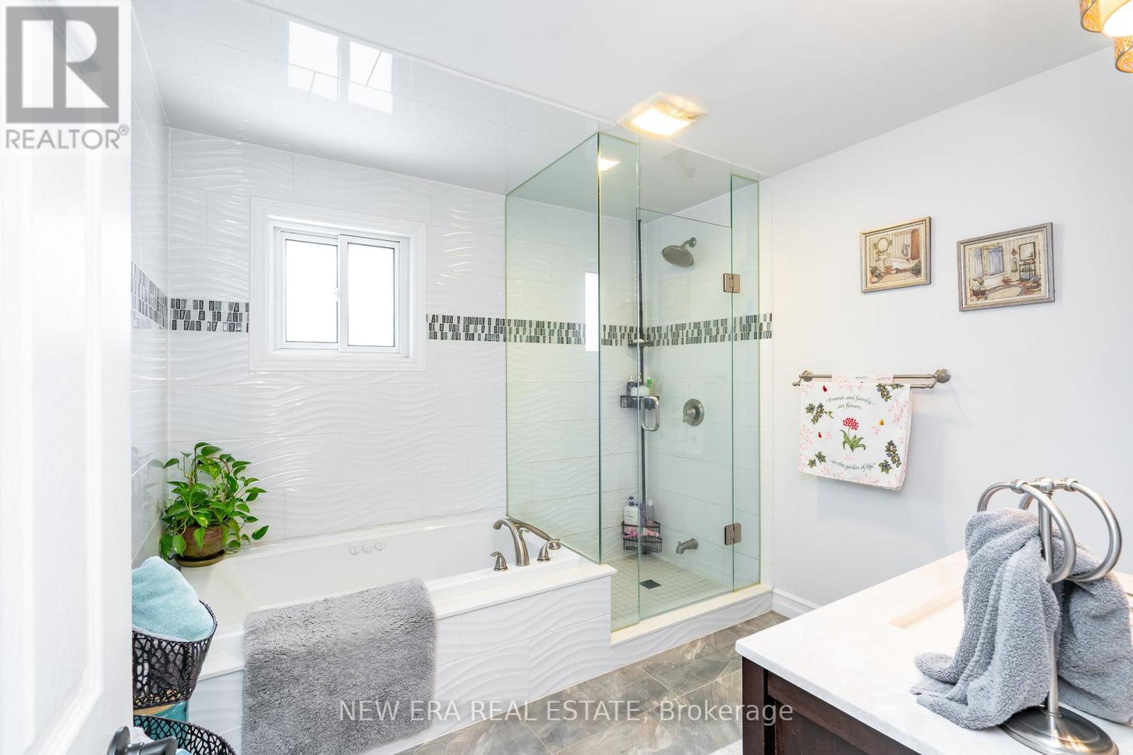 Photo 17 of 258 Nipigon Street, Oshawa ON