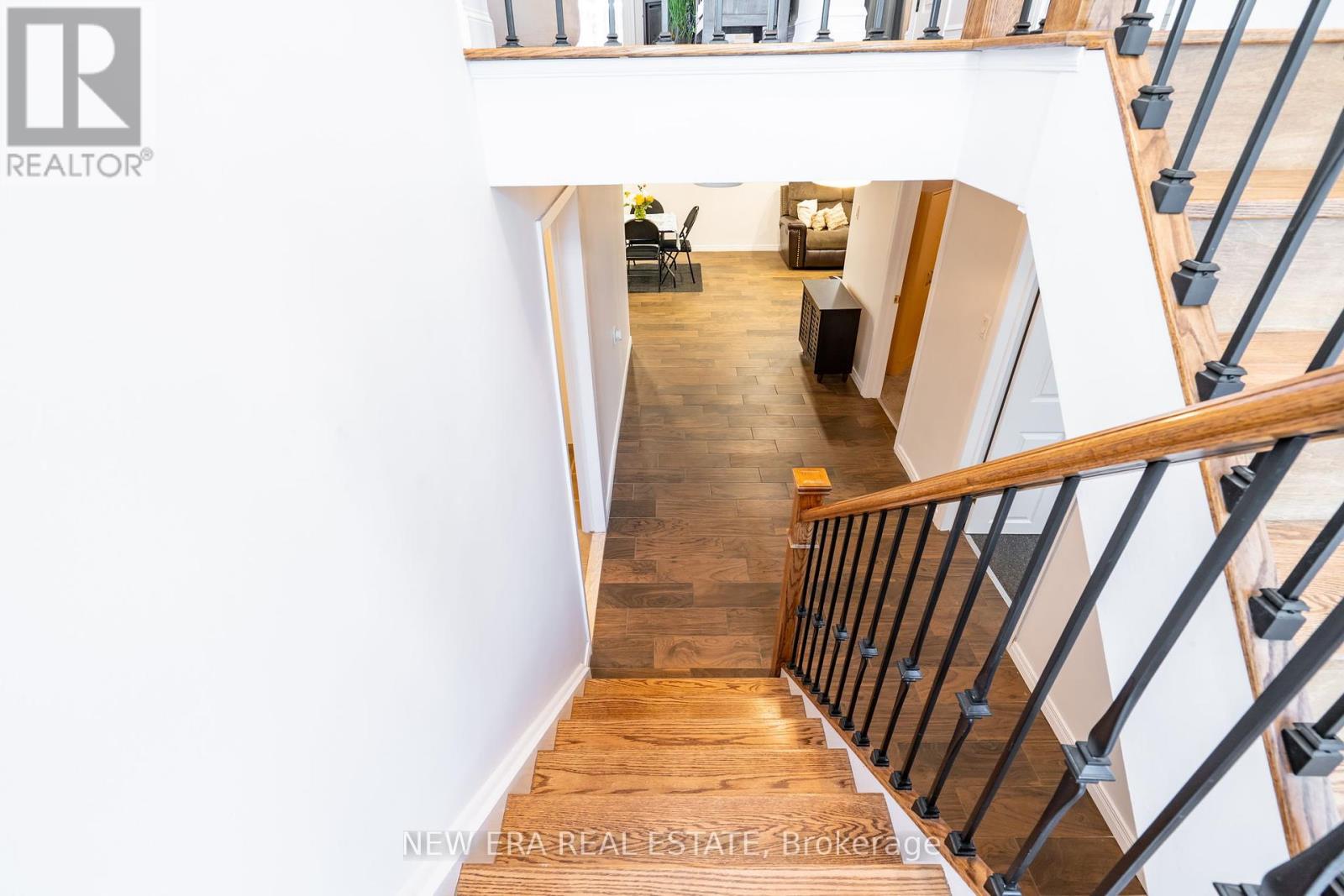 Photo 18 of 258 Nipigon Street, Oshawa ON