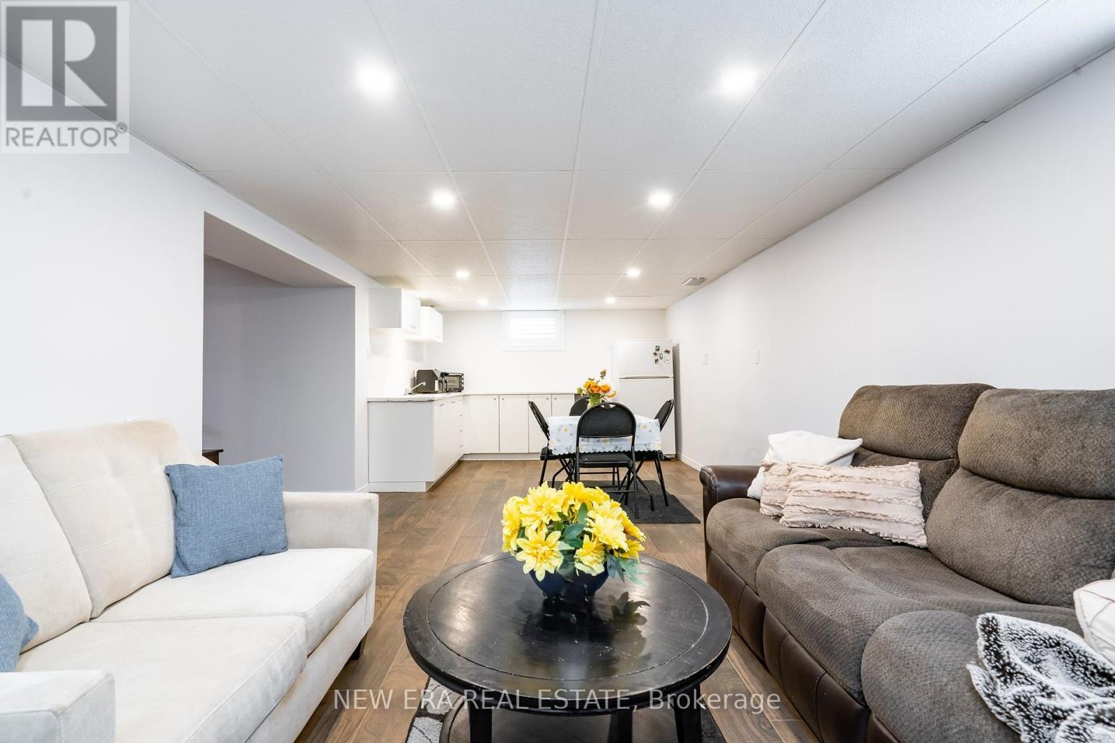 Photo 29 of 258 Nipigon Street, Oshawa ON
