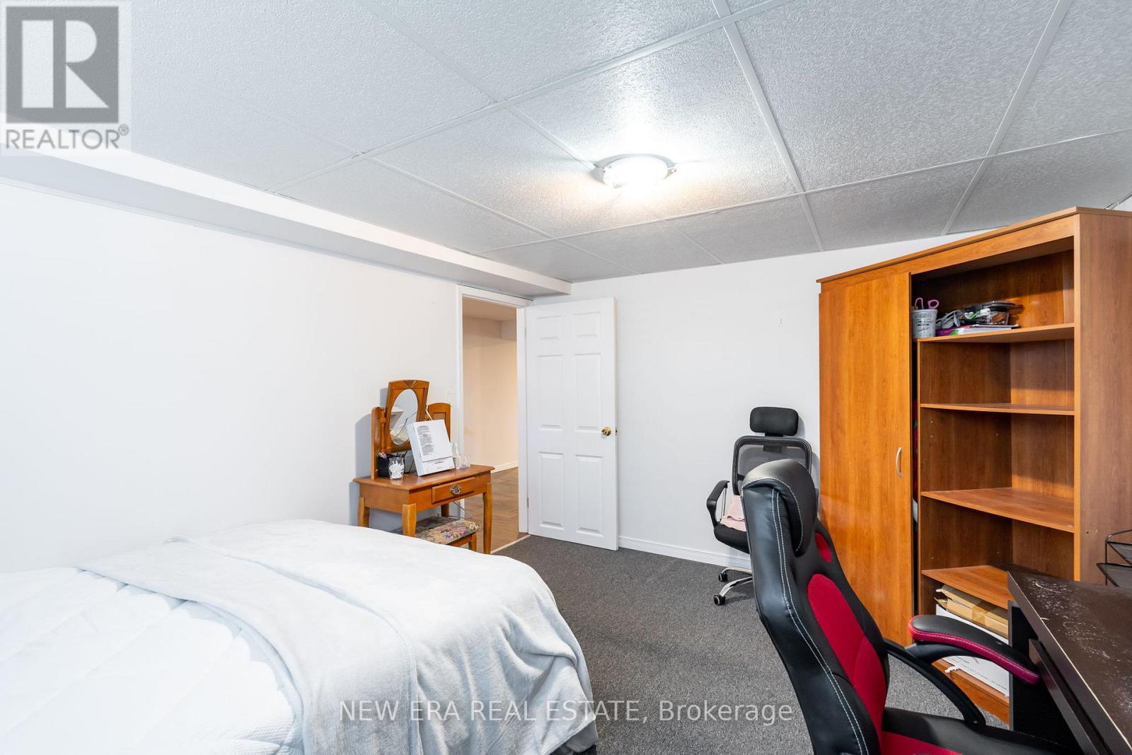 Photo 33 of 258 Nipigon Street, Oshawa ON