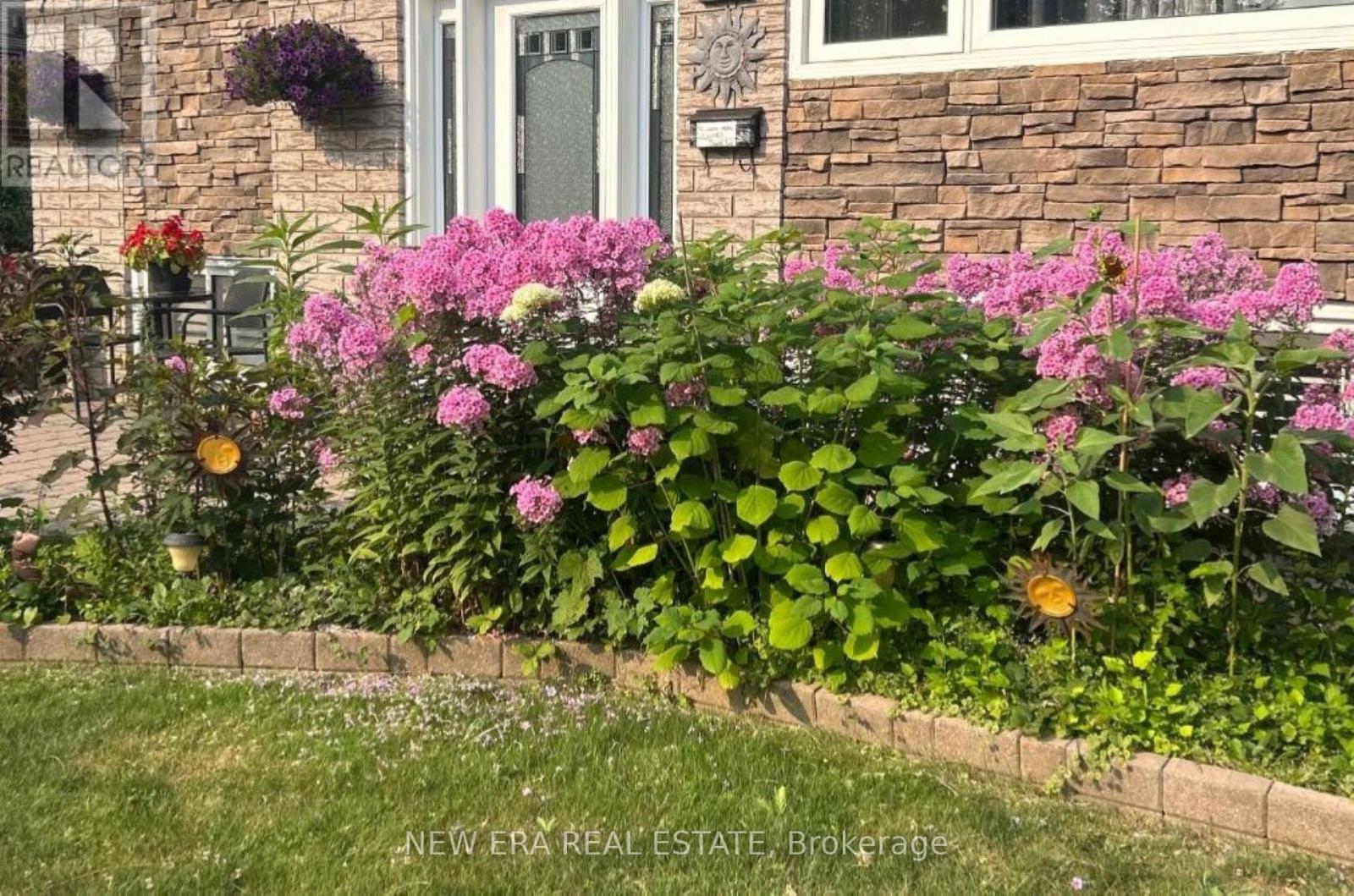Photo 6 of 258 Nipigon Street, Oshawa ON