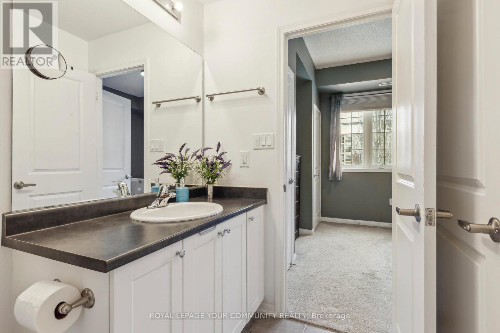 Photo 19 of 102 80 Aspen Springs Drive, Clarington ON