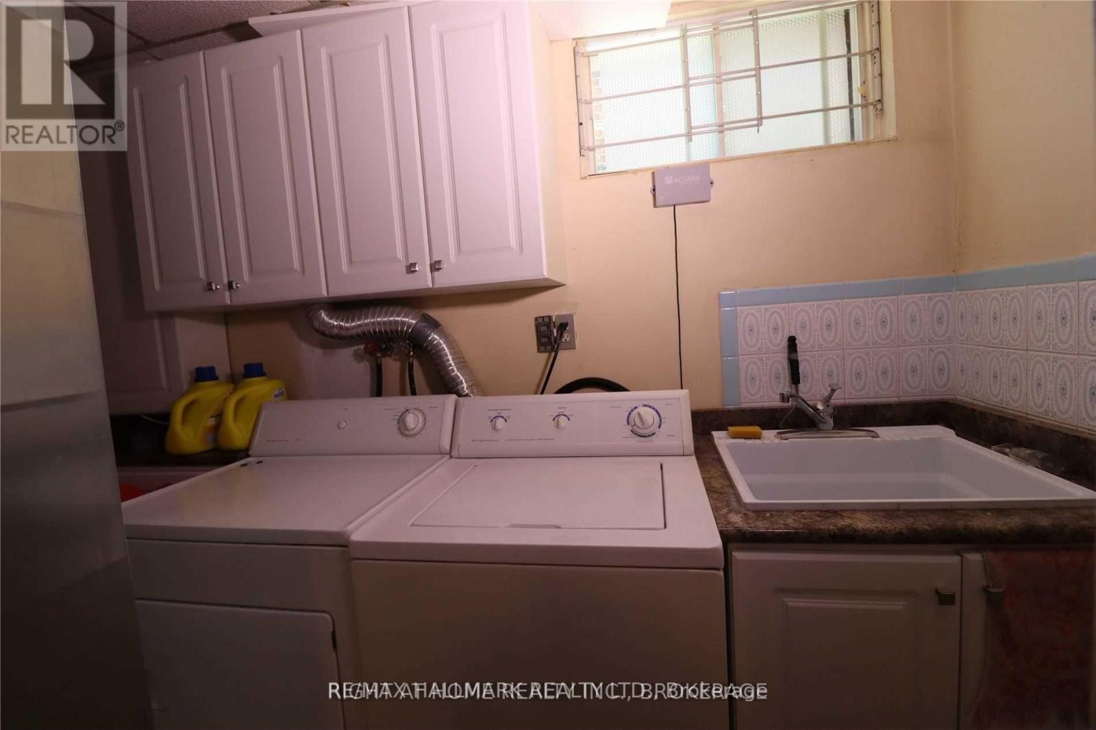 Photo 12 of Bsmt 69 Hildenboro Square, Toronto ON