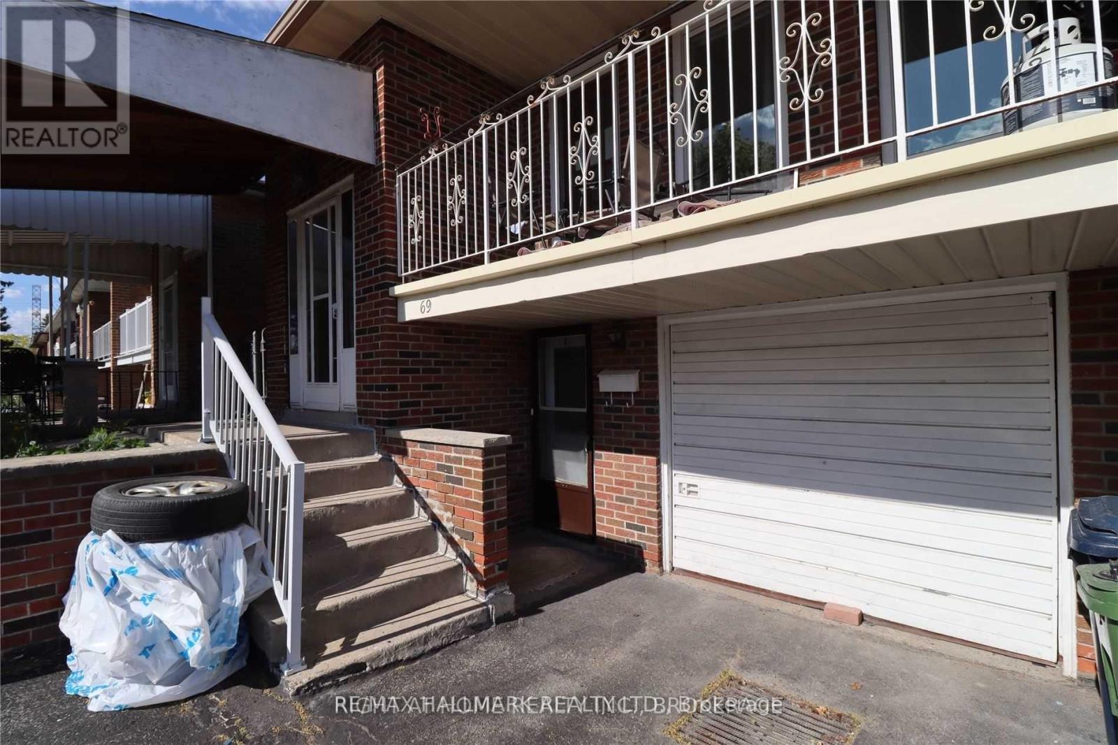 Photo 2 of Bsmt 69 Hildenboro Square, Toronto ON