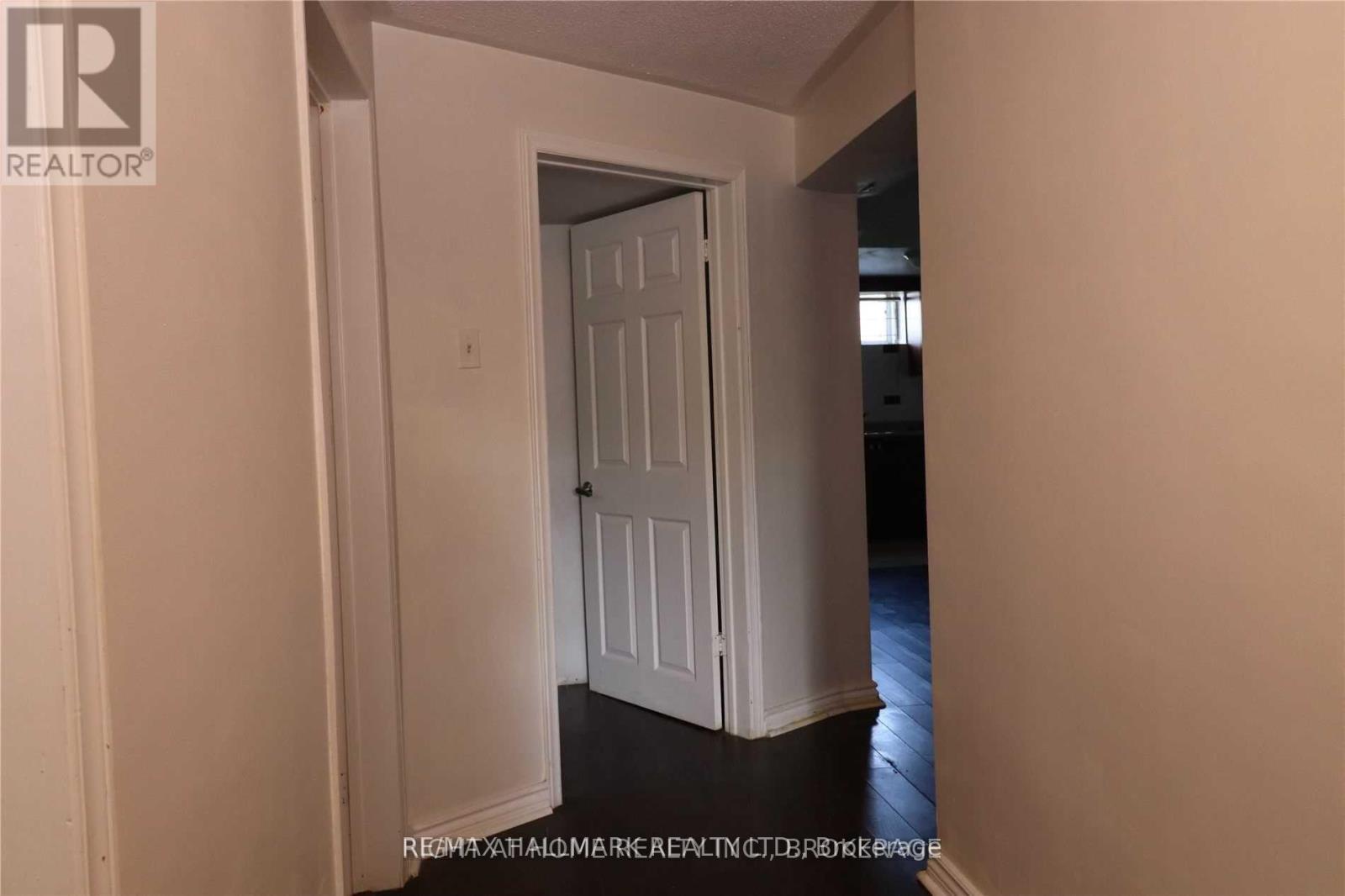 Photo 4 of Bsmt 69 Hildenboro Square, Toronto ON