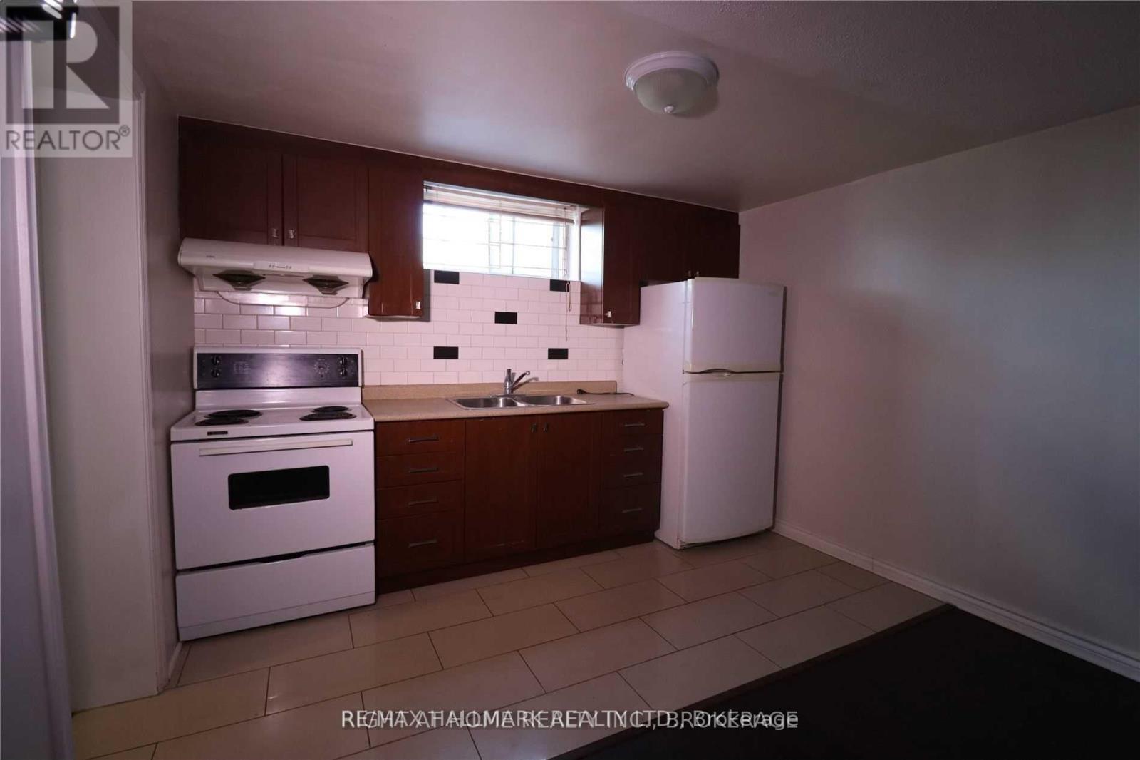 Photo 5 of Bsmt 69 Hildenboro Square, Toronto ON