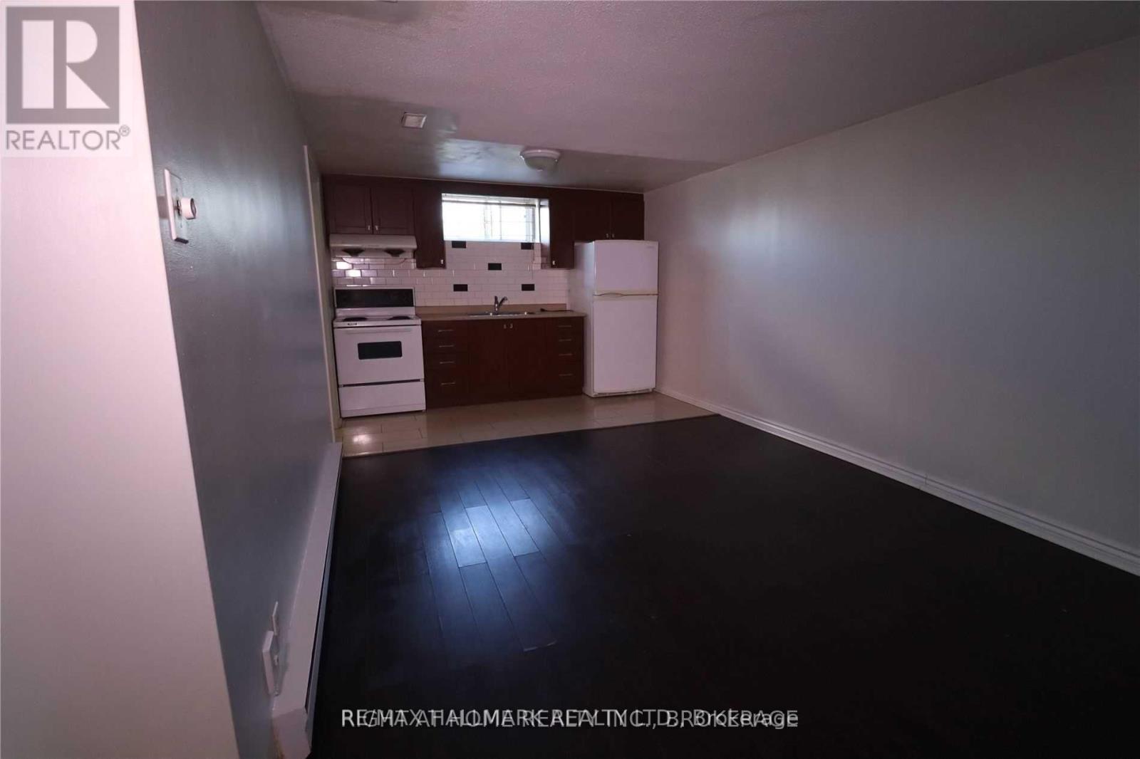 Photo 6 of Bsmt 69 Hildenboro Square, Toronto ON