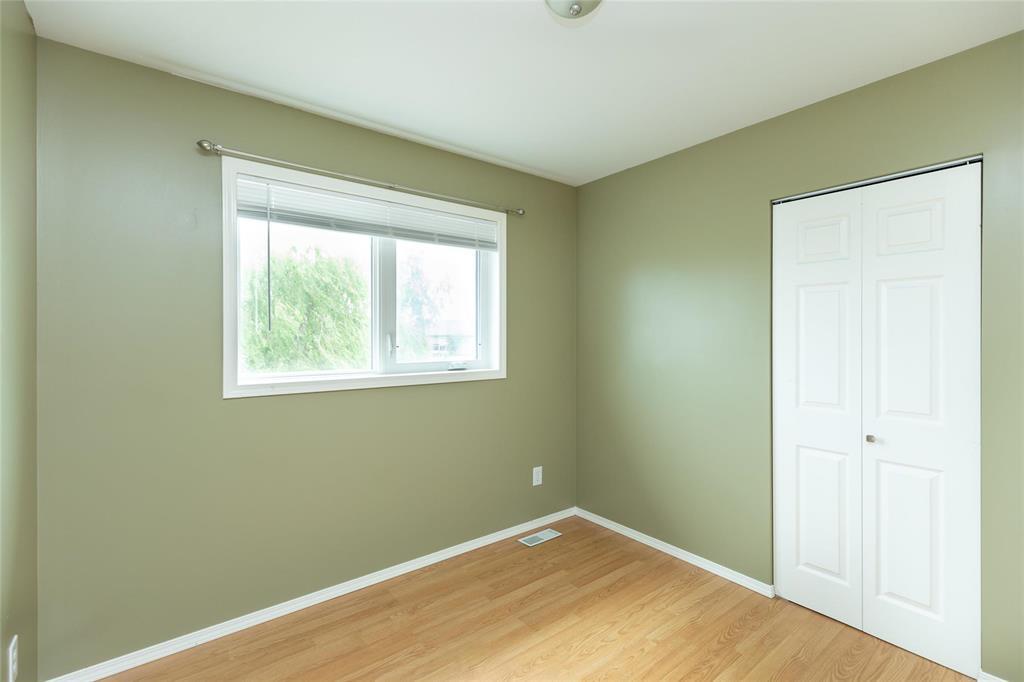 Photo 12 of 47 Creekside Drive, Steinbach MB