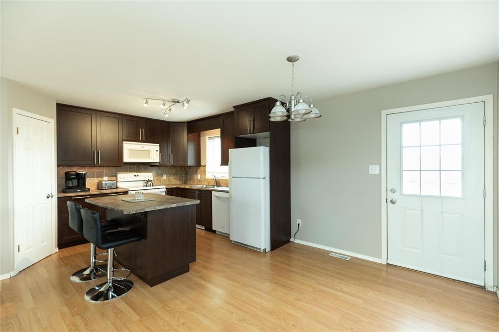 Photo 19 of 47 Creekside Drive, Steinbach MB