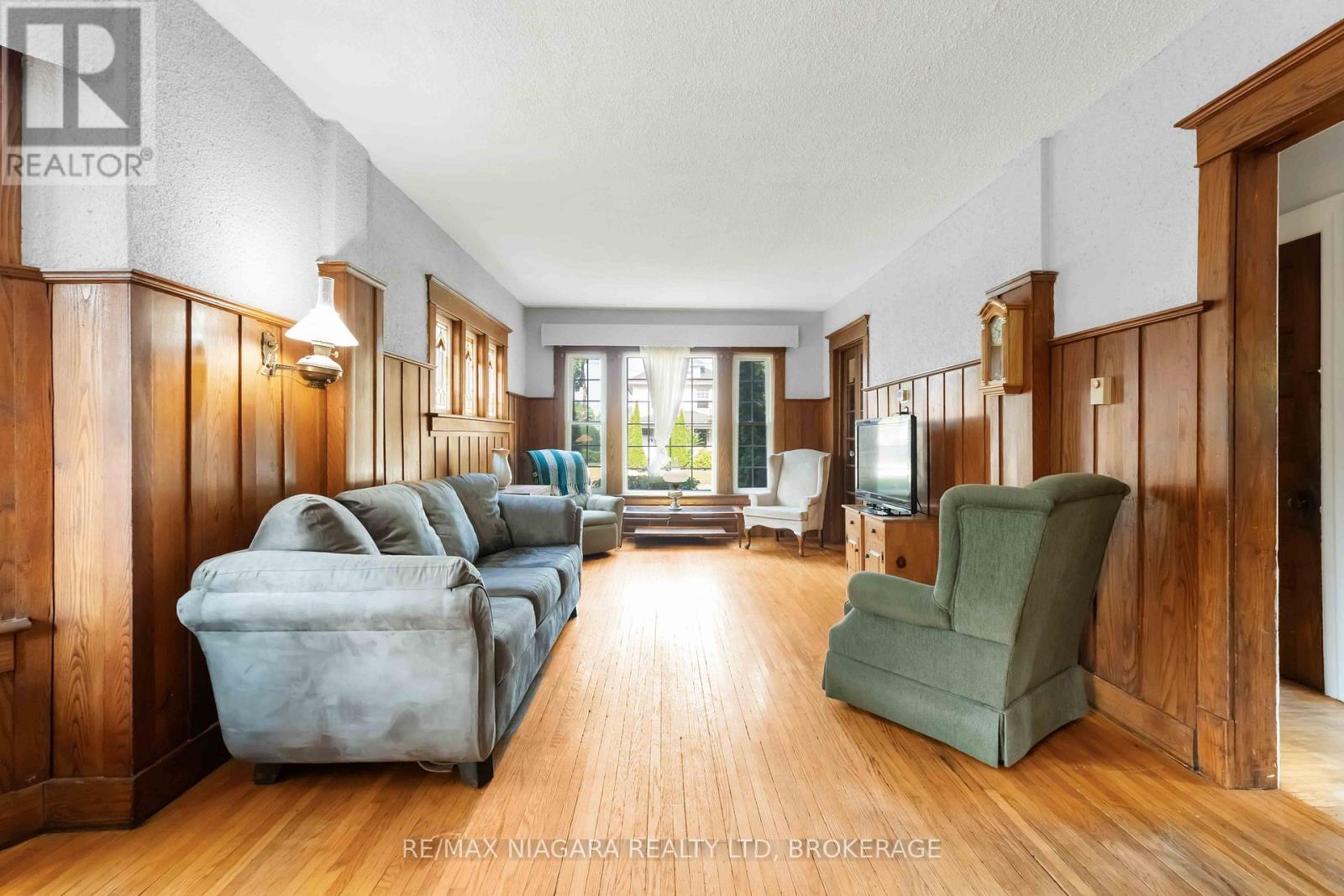 Photo 15 of 6275 Pine Grove Avenue, Niagara Falls ON