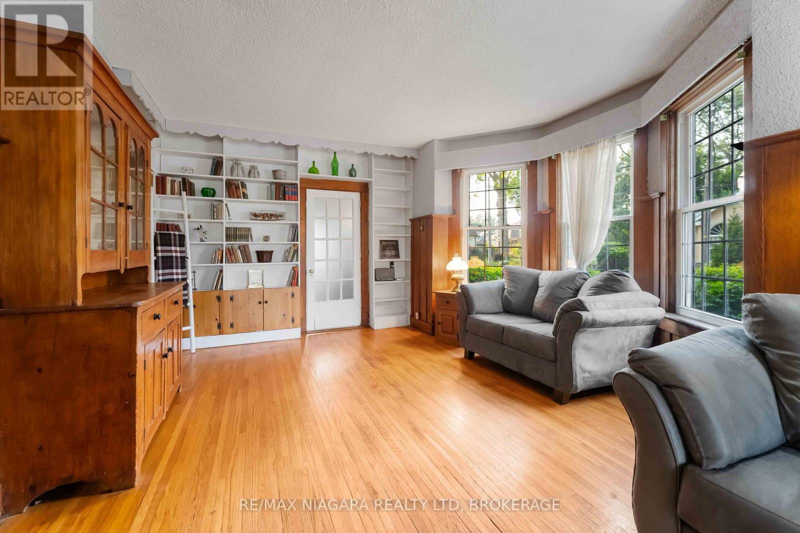 Photo 16 of 6275 Pine Grove Avenue, Niagara Falls ON