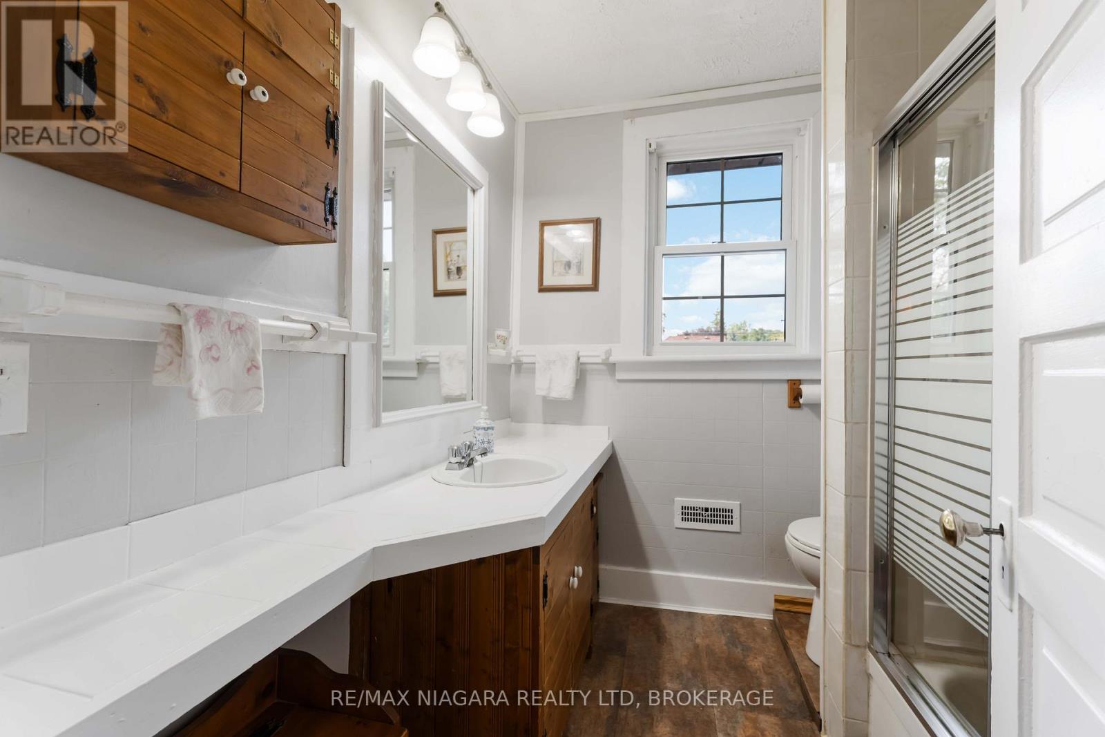 Photo 27 of 6275 Pine Grove Avenue, Niagara Falls ON
