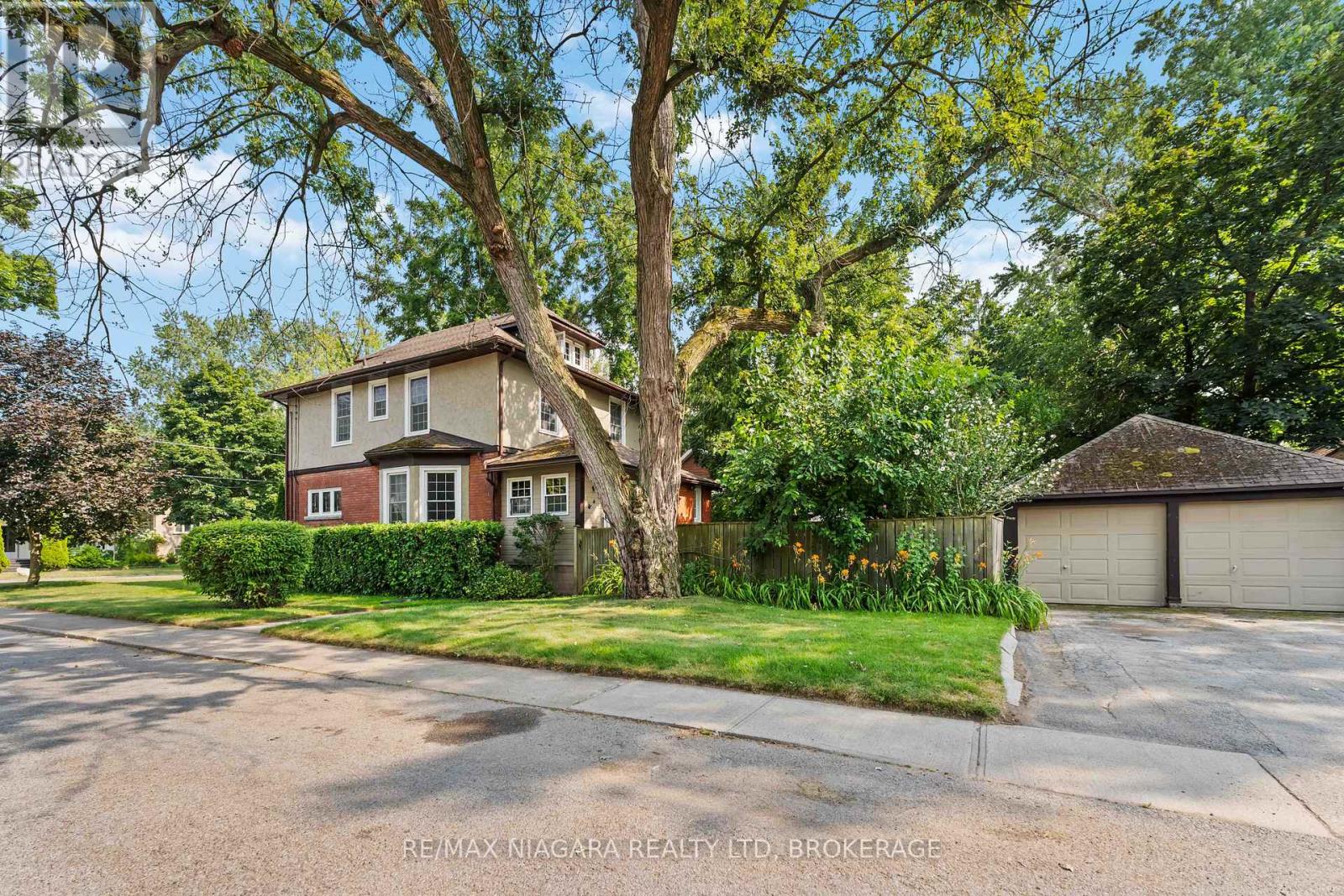 Photo 3 of 6275 Pine Grove Avenue, Niagara Falls ON