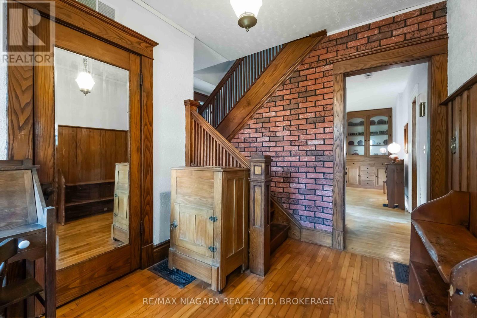 Photo 6 of 6275 Pine Grove Avenue, Niagara Falls ON