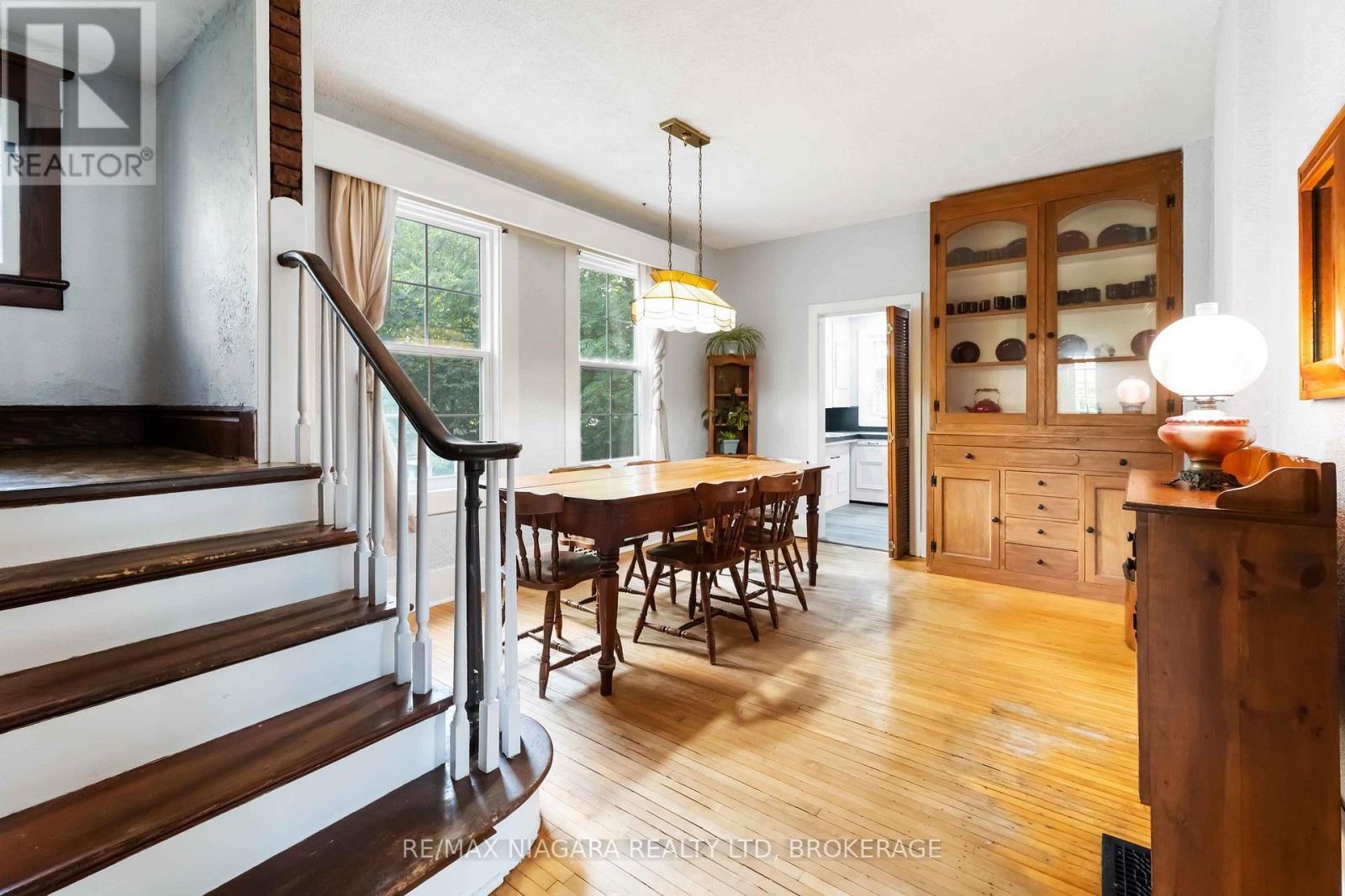 Photo 7 of 6275 Pine Grove Avenue, Niagara Falls ON
