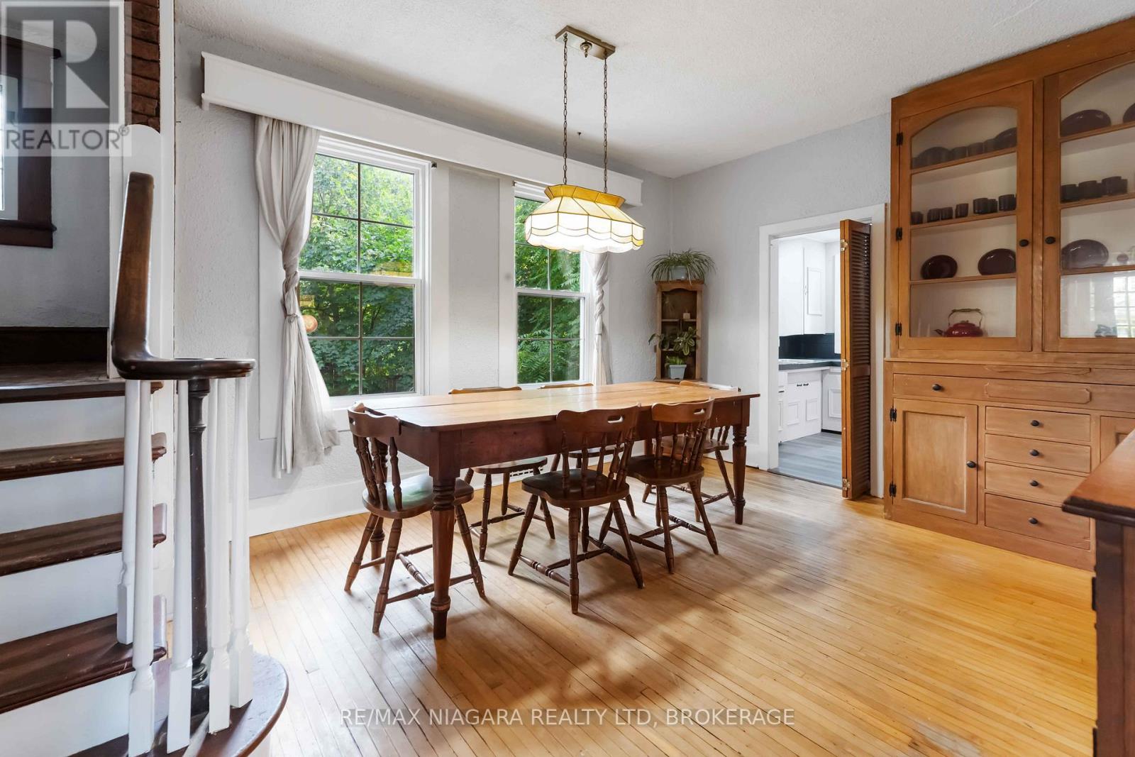 Photo 8 of 6275 Pine Grove Avenue, Niagara Falls ON