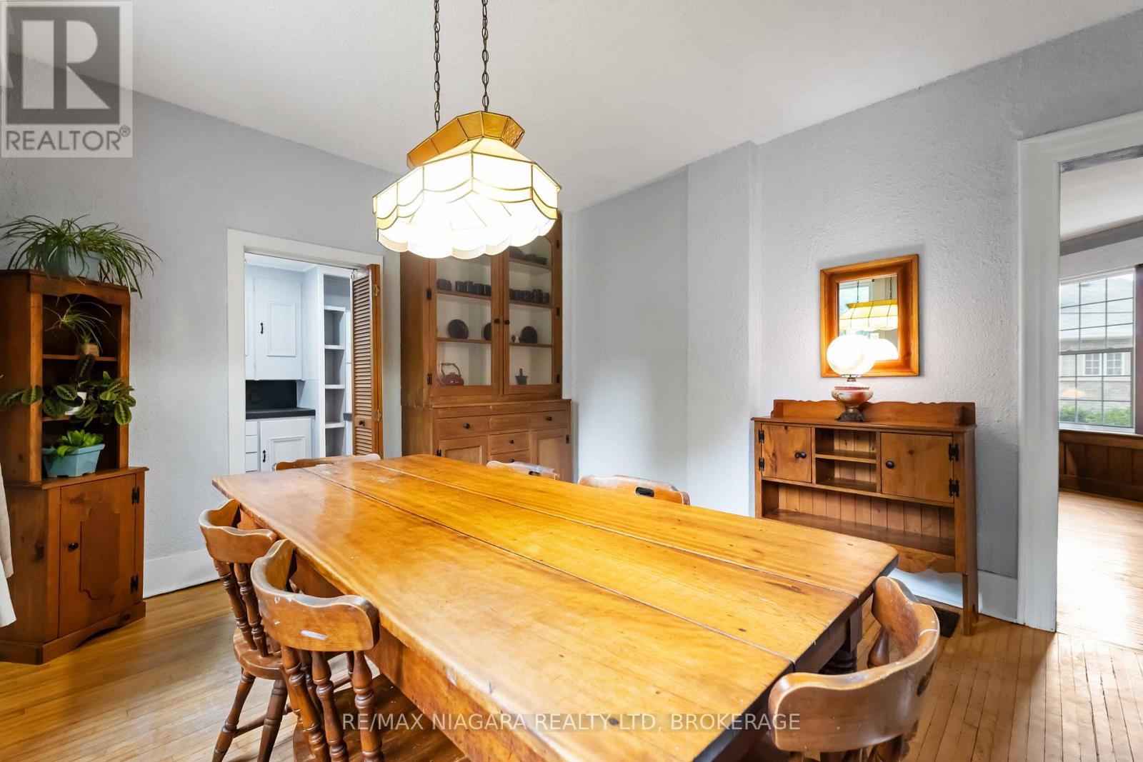 Photo 9 of 6275 Pine Grove Avenue, Niagara Falls ON