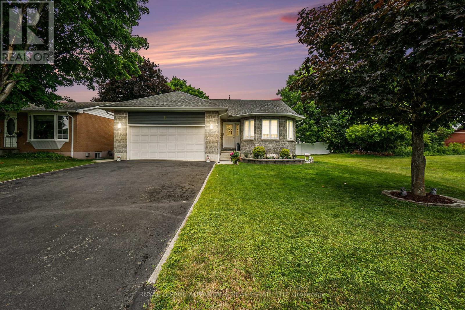Photo 1 of 31 George Avenue, Perth ON
