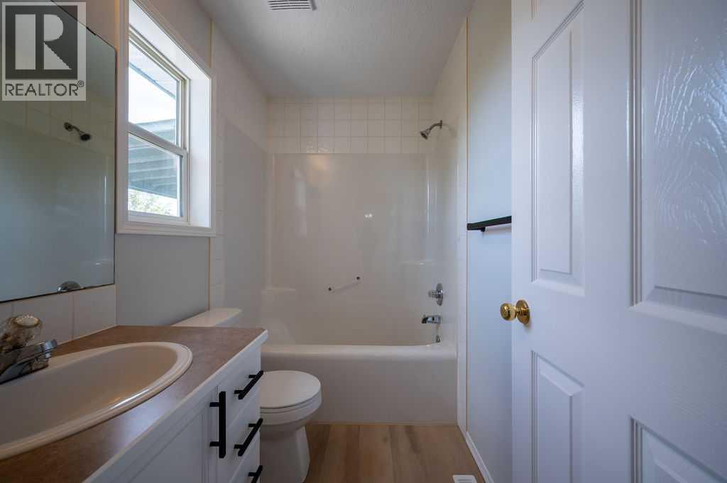 Photo 18 of 269 Strathford Crescent, Strathmore AB