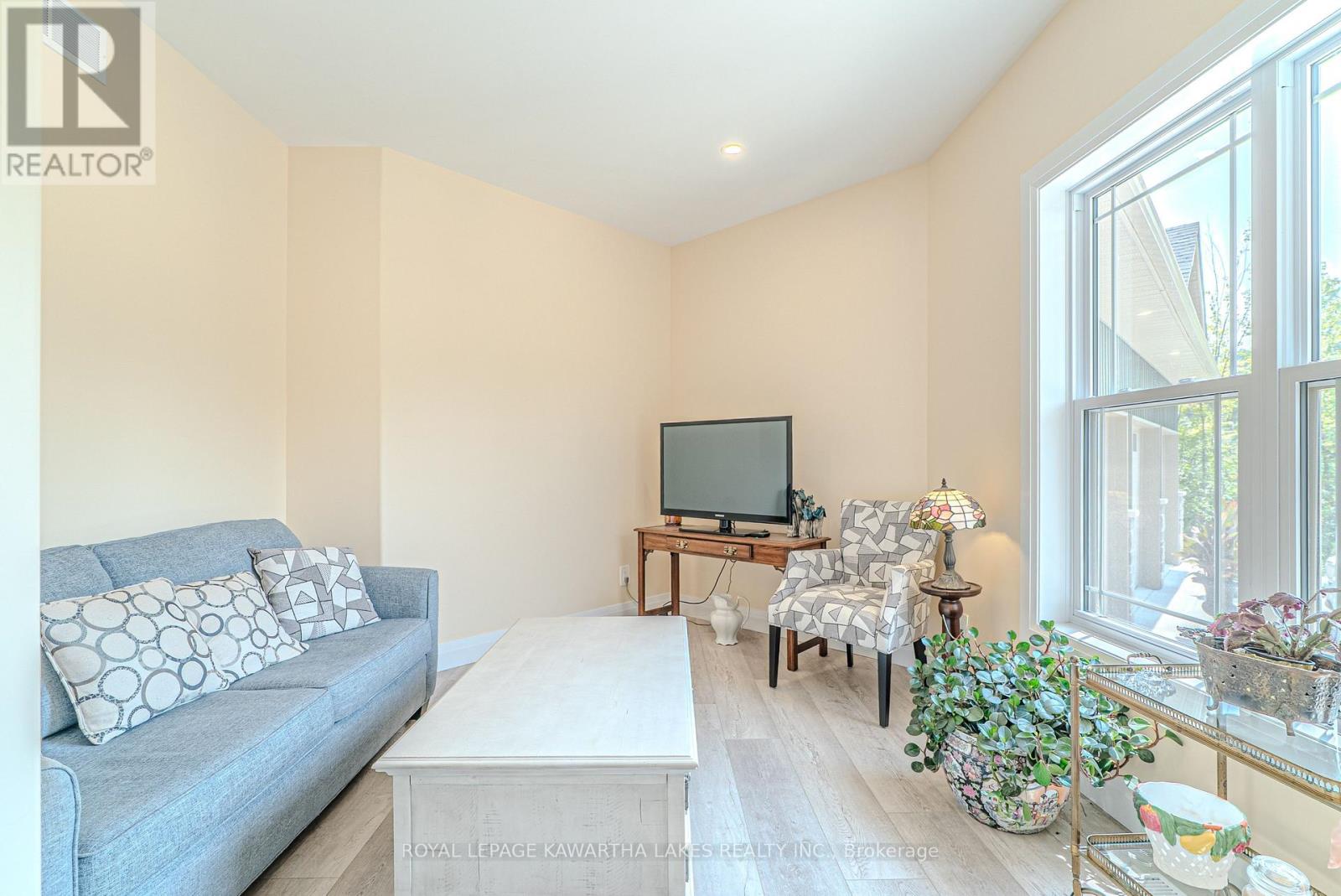 Photo 11 of 18 New Pierce Drive, Stirlingrawdon ON
