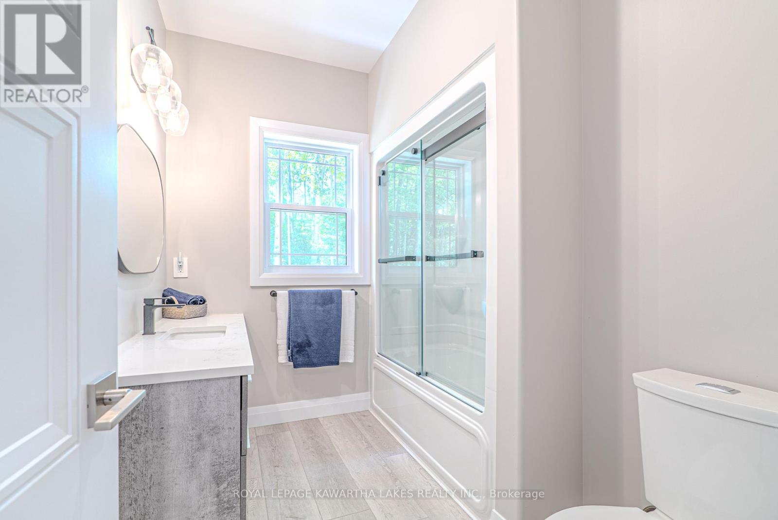 Photo 24 of 18 New Pierce Drive, Stirlingrawdon ON