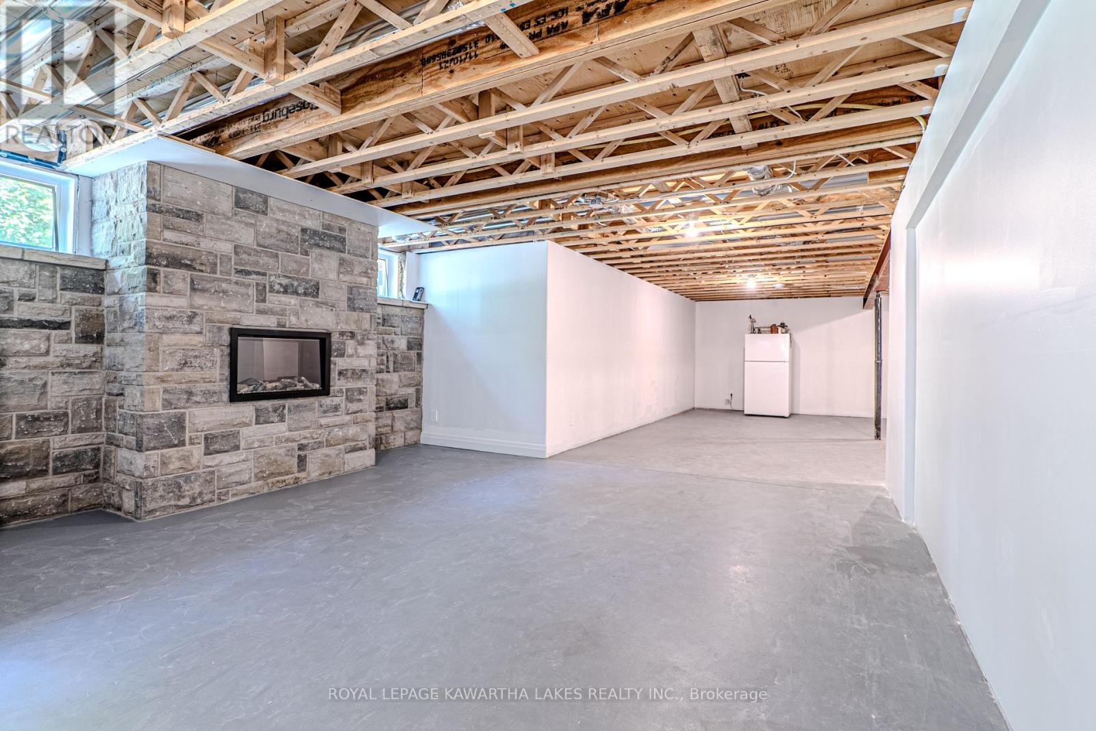 Photo 32 of 18 New Pierce Drive, Stirlingrawdon ON
